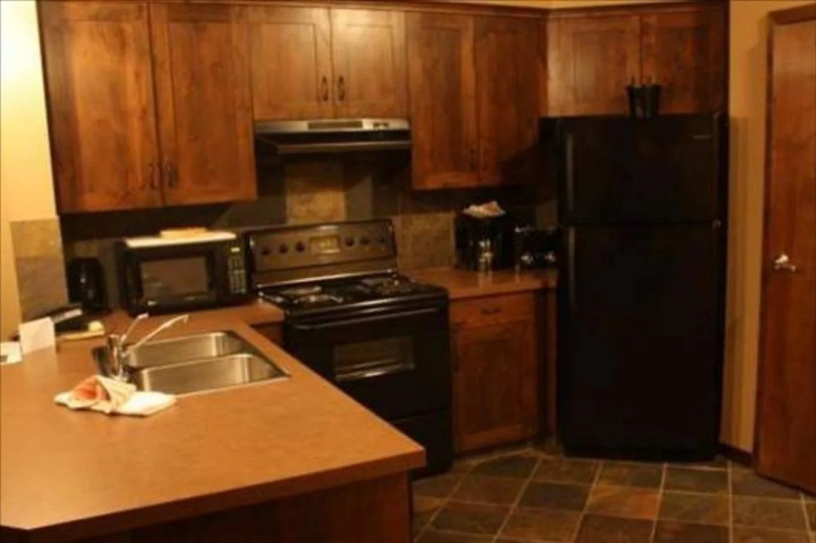 Glacier Mountaineer Lodge