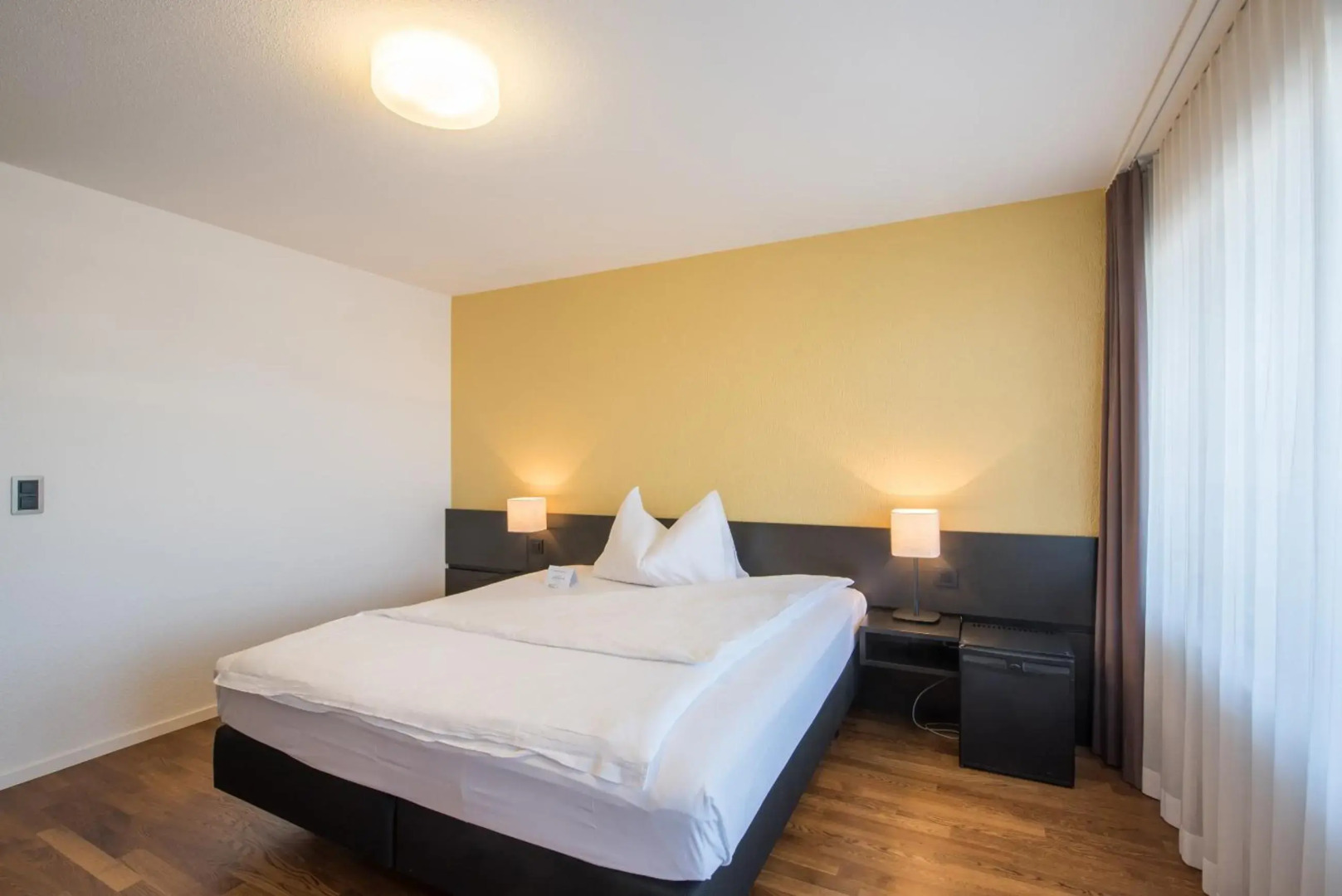 HOTEL illuster - Urban & Local