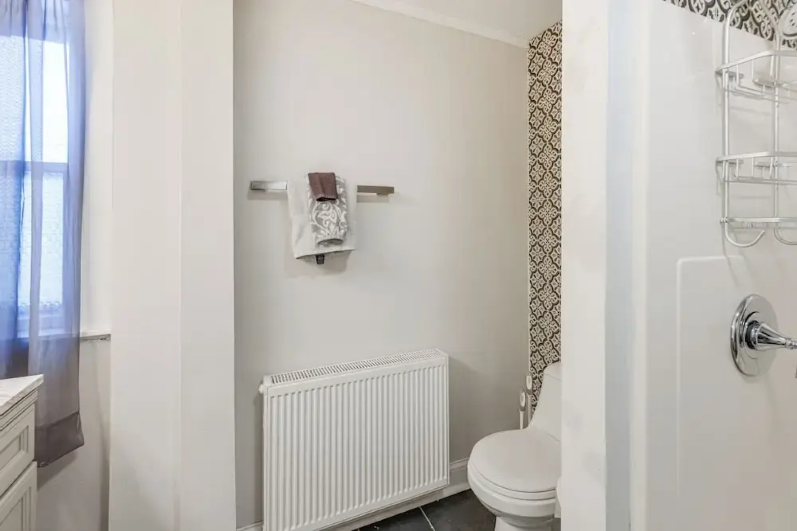 Close to Dtwn Bangor: Inviting Maine Home