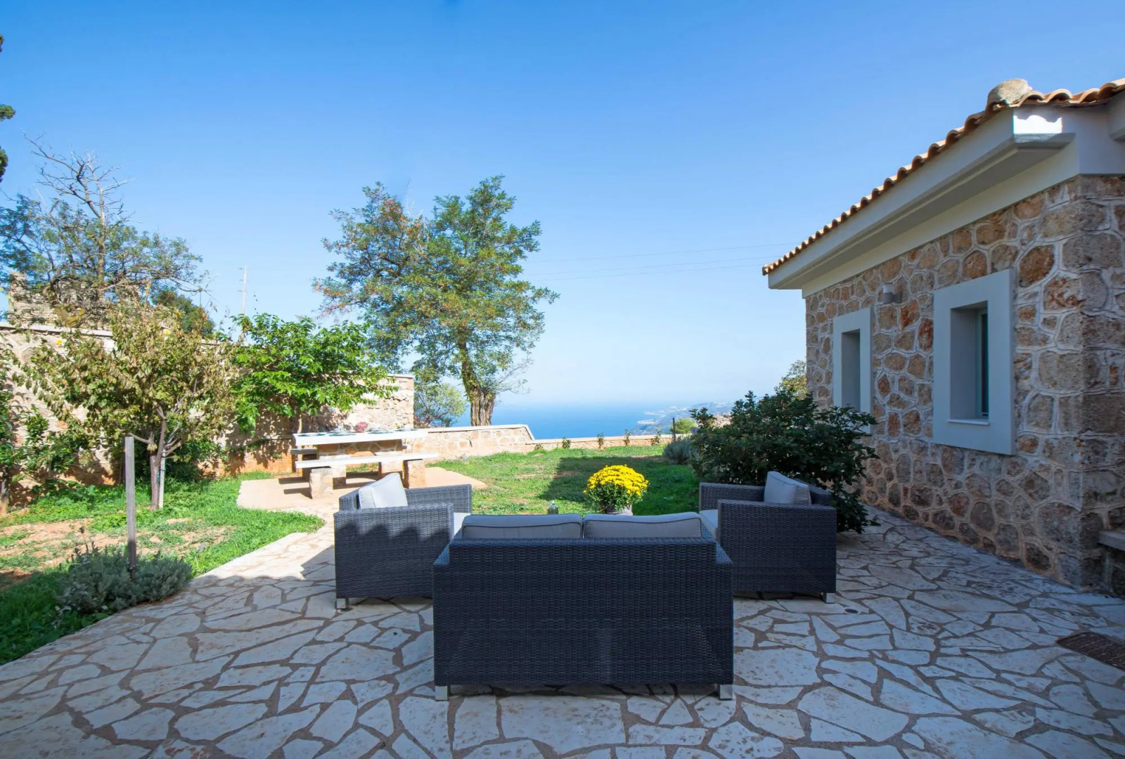 VILLA SERENIS | mountain & sea @ 1,5hr from Athens