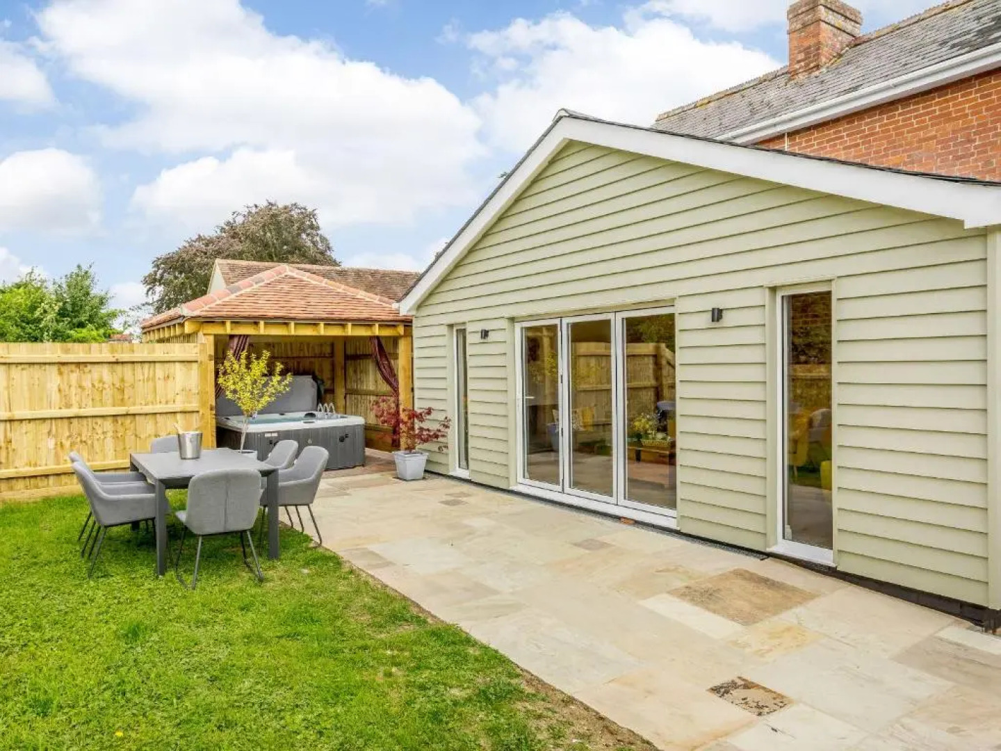 Toppesfield Hall Luxury Cottage With Hot Tub