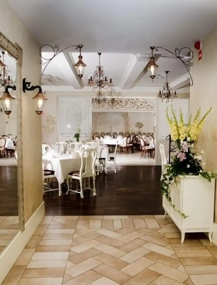 Villa Estera - Hotel & Restauracja