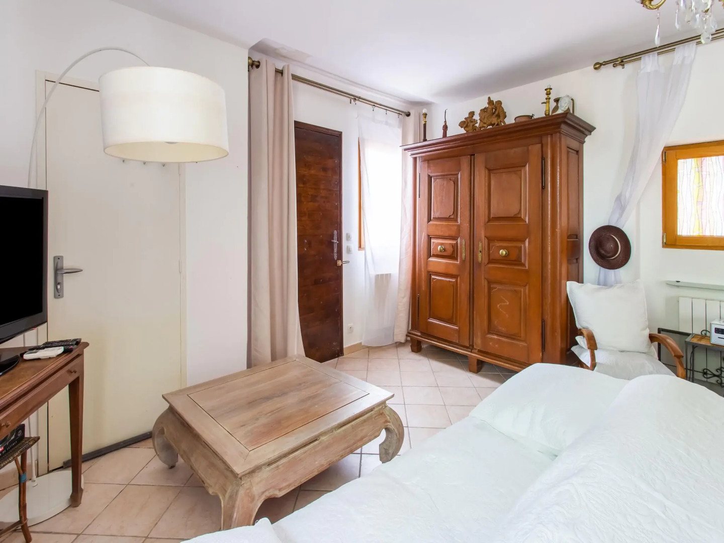 Tranquil holiday home in Cébazan with private pool