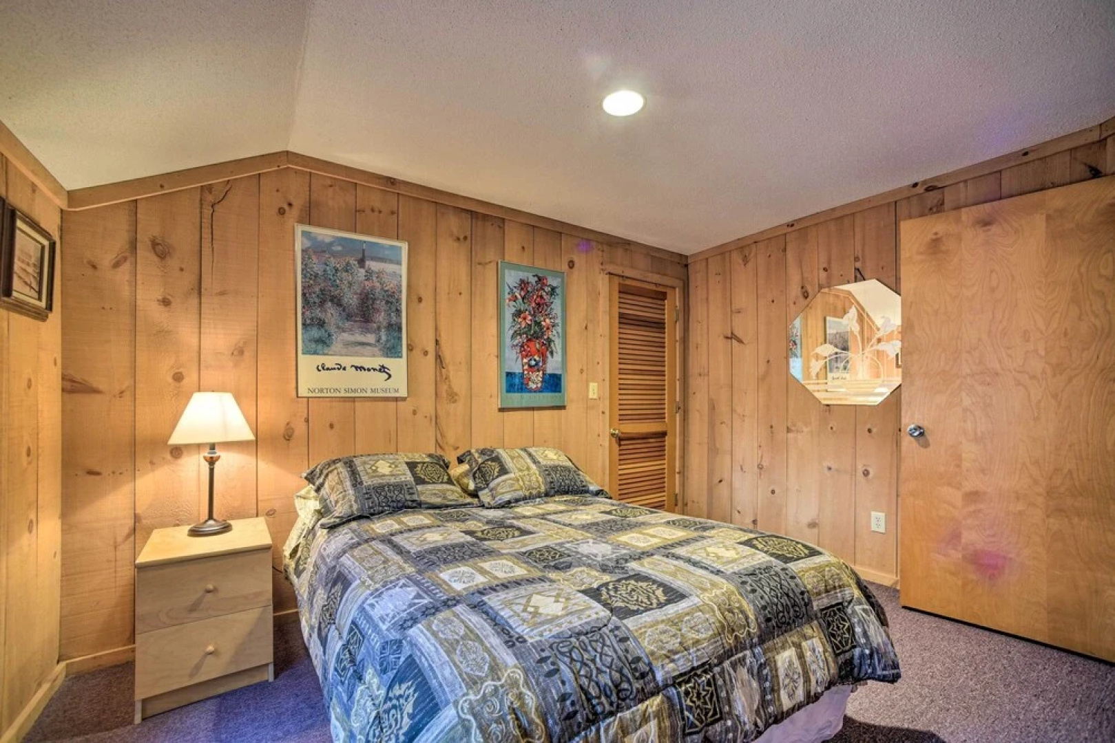 Cozy Mountain Retreat w/ Deck ~ 3 Mi to Mount Snow