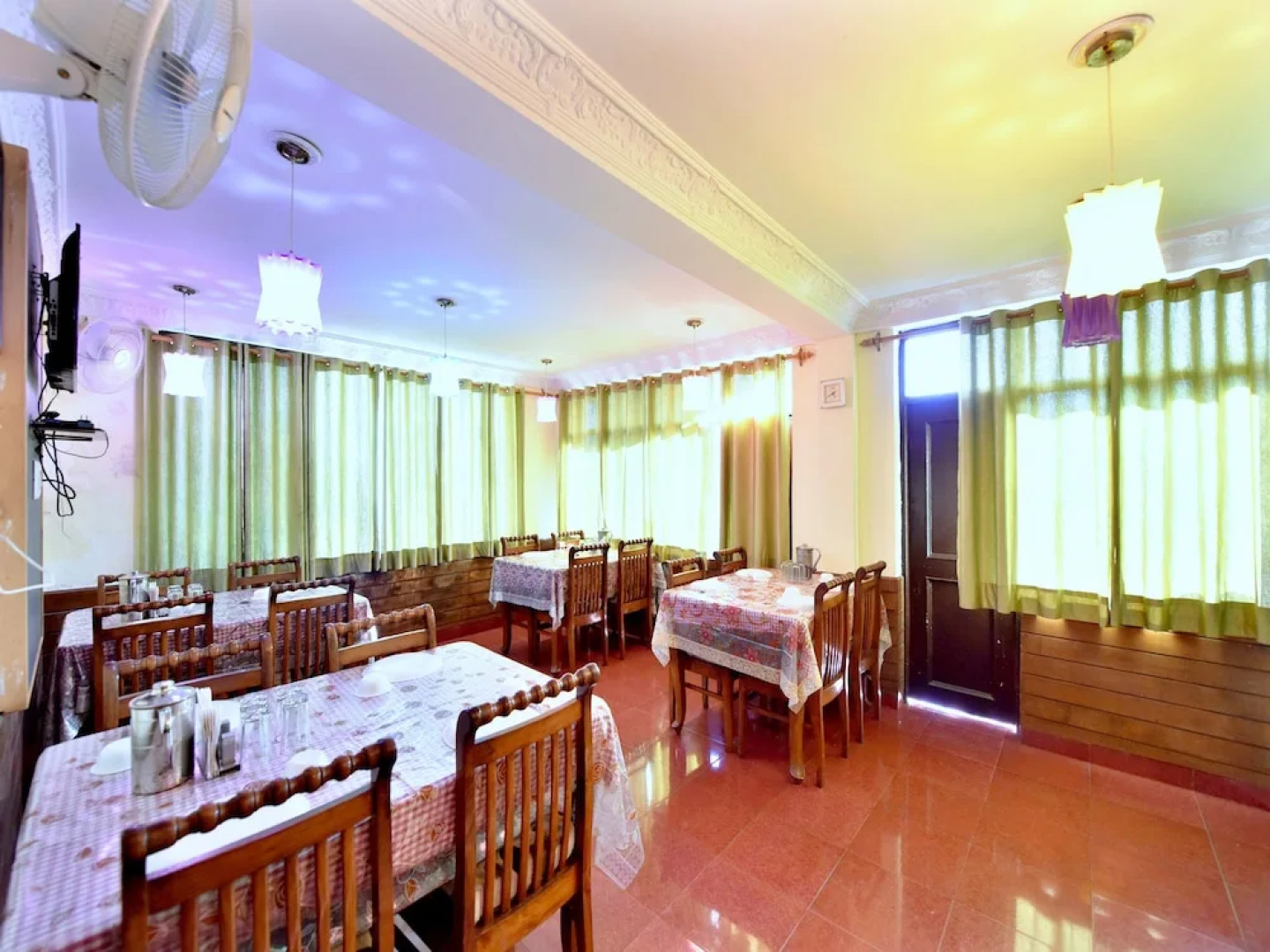 Hotel Snow Crest Inn