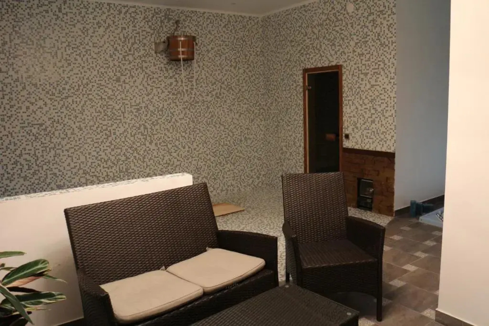 West Wood ApartHotel