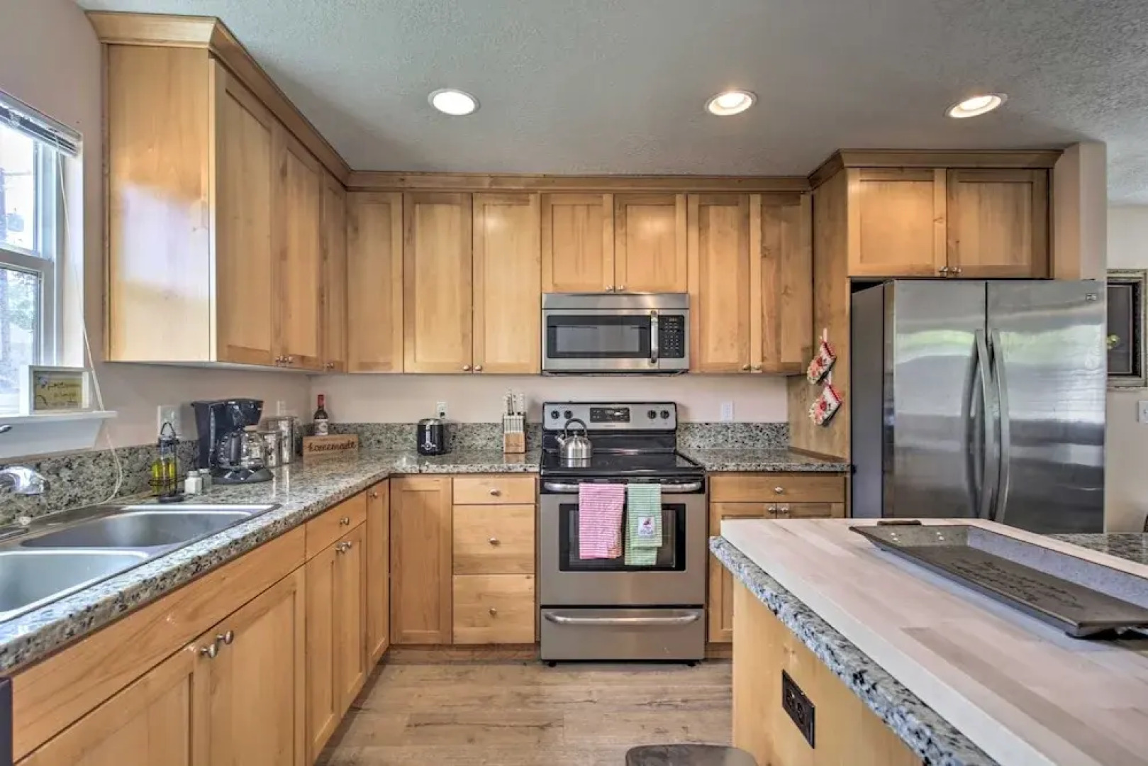 Diva's Den - West Salem Bungalow 3 Bedroom Bungalow by Redawning