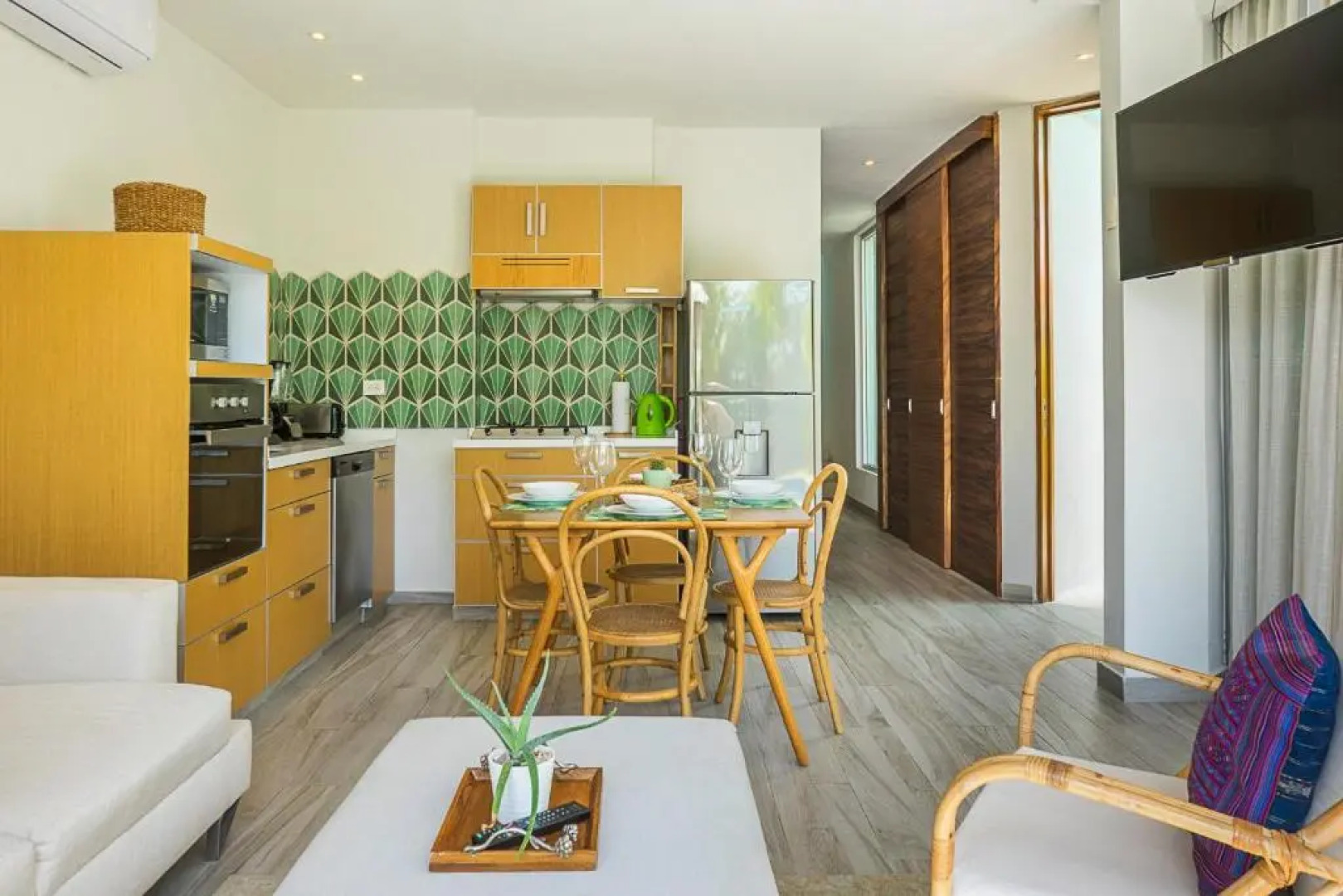 Private Canal Villa 10min to Beach