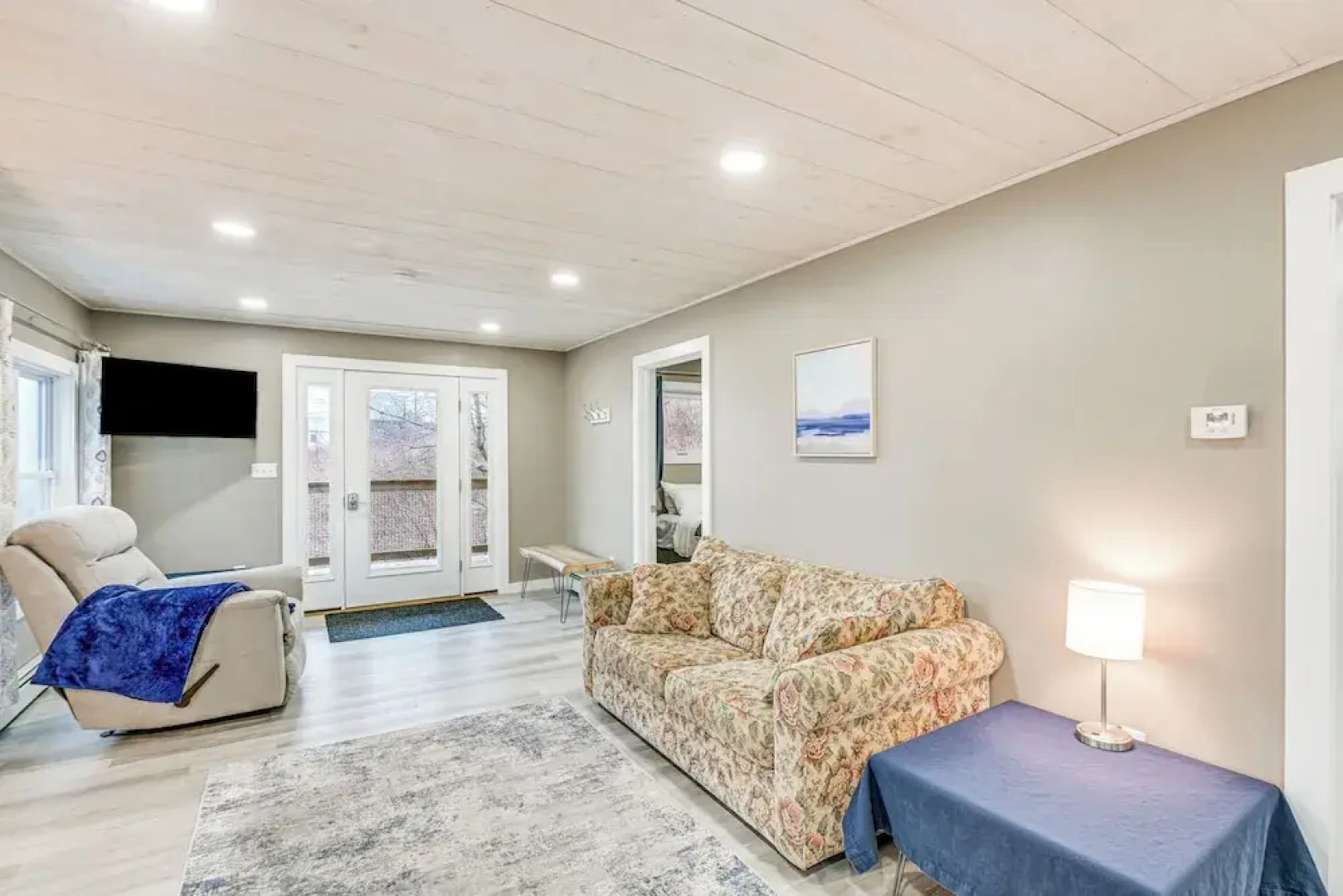 Cozy Maine Getaway: Covered Deck, Walk to Beach!