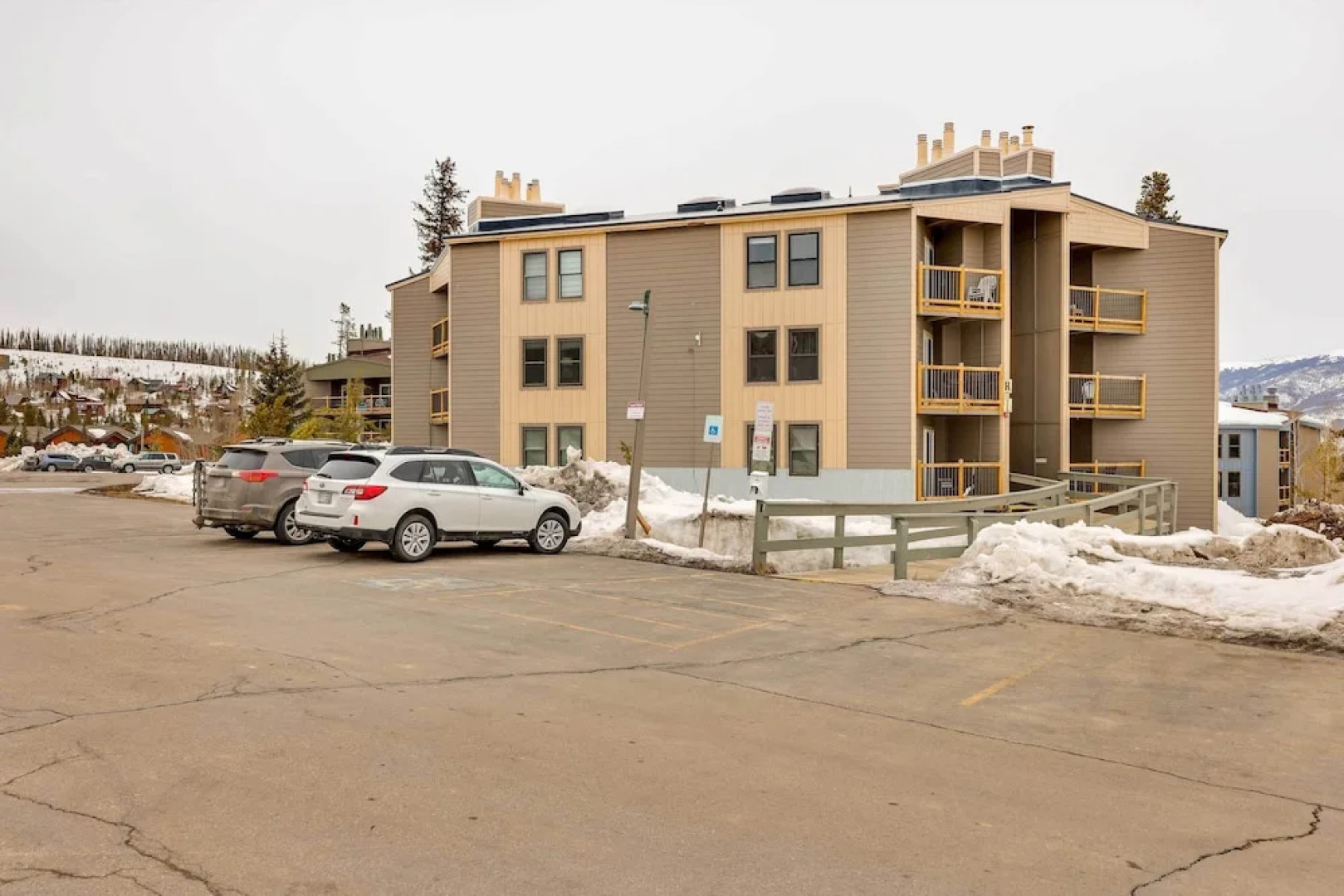 Silverthorne Condo W/pool Access - Shuttle to Town