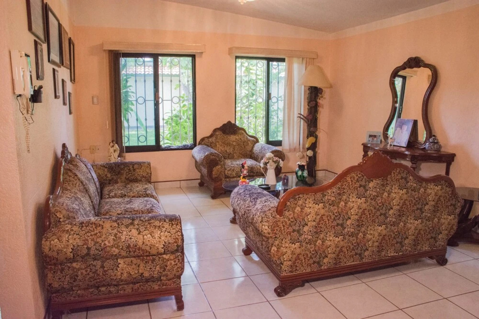 Casa Grande y Privada con Jardín