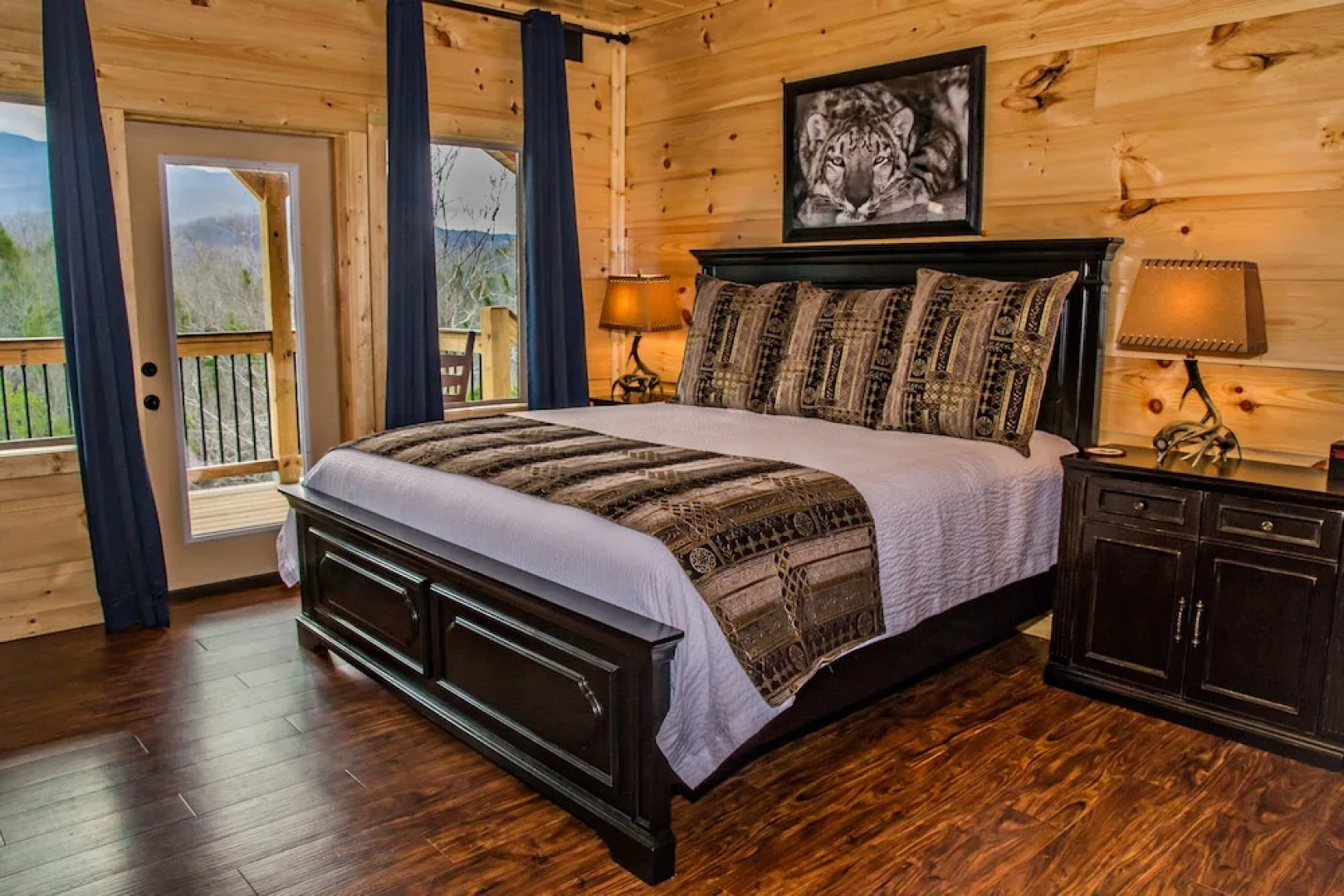 Sycamore Mansion 14 Bedroom Cabin by RedAwning