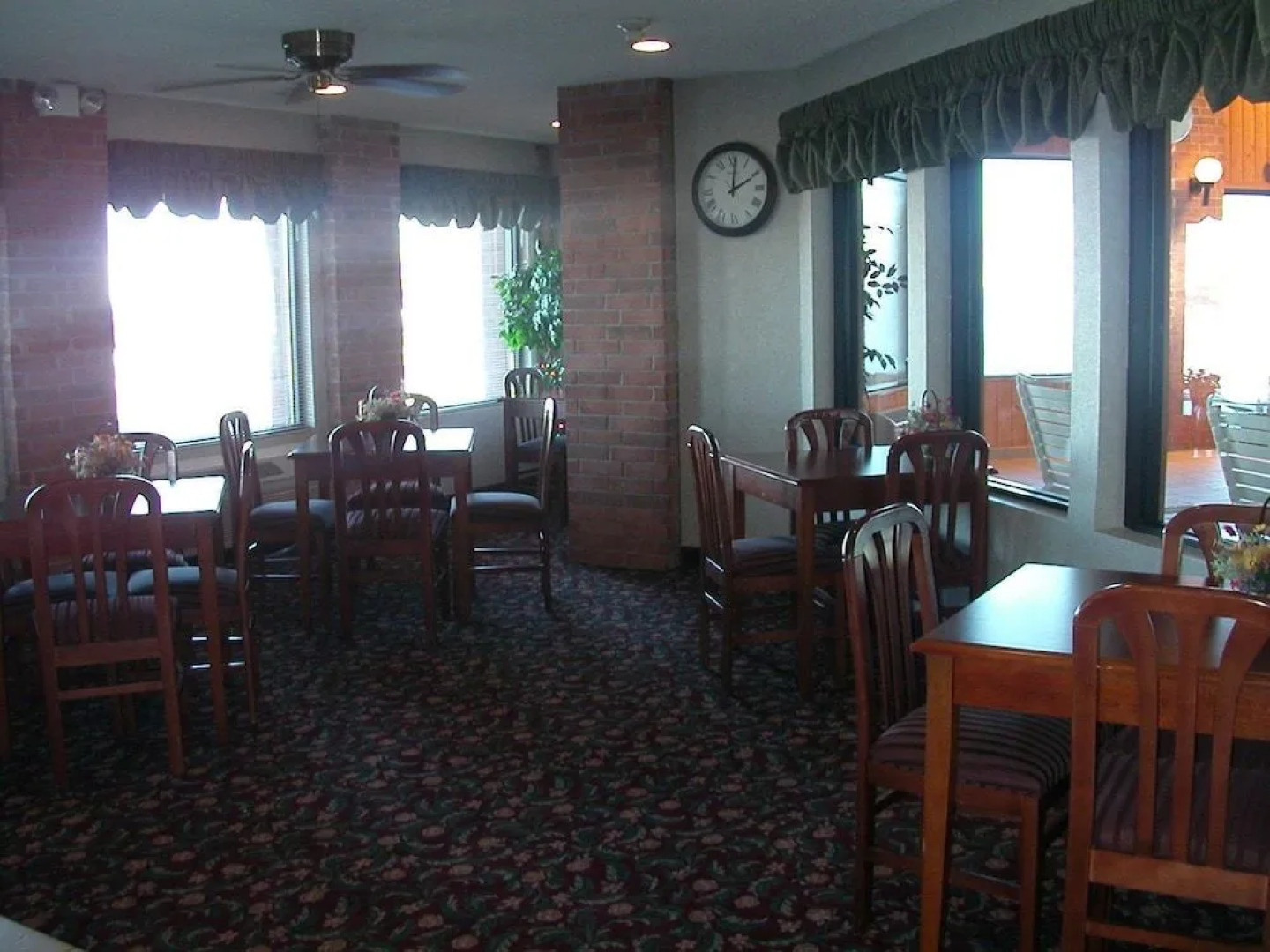 Lomira Inn and Suites