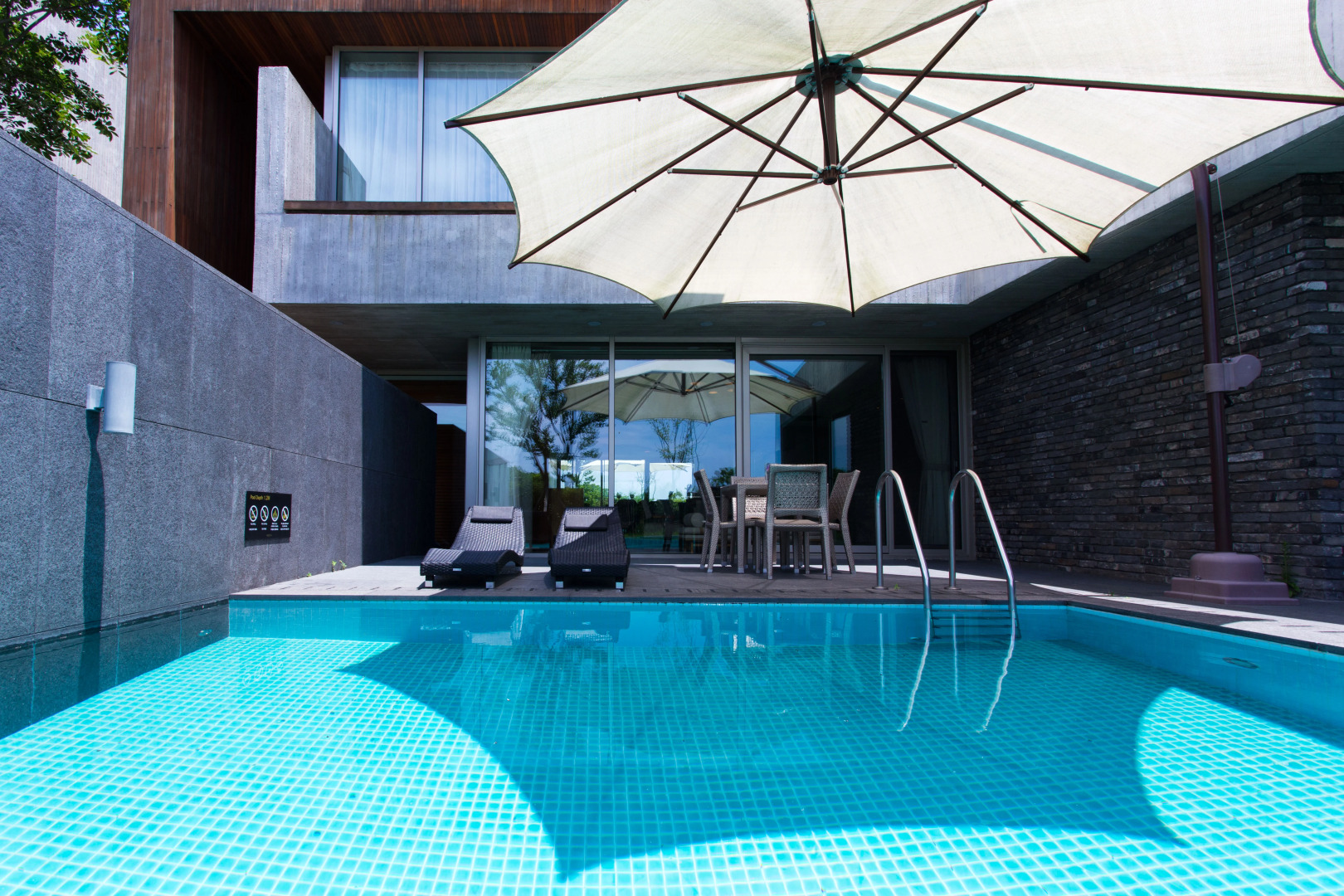 Bayhill Pool & Villa