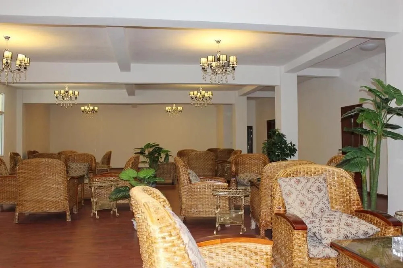 Hailuogou Yijiawenquan Hotel