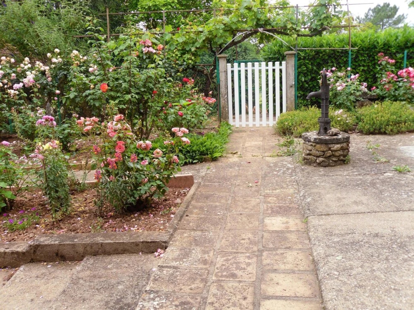 House With 2 Bedrooms in Puycelsi, With Wonderful Mountain View and En