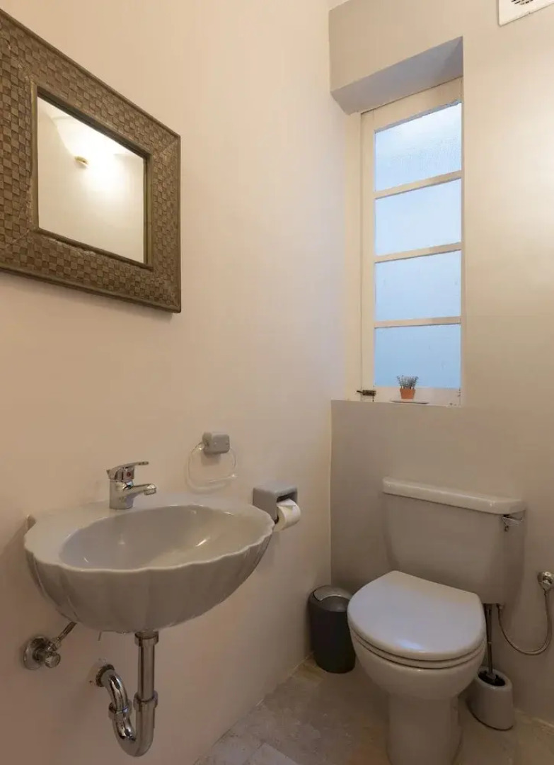 Eclectic Apartment With Incredible Harbour Views