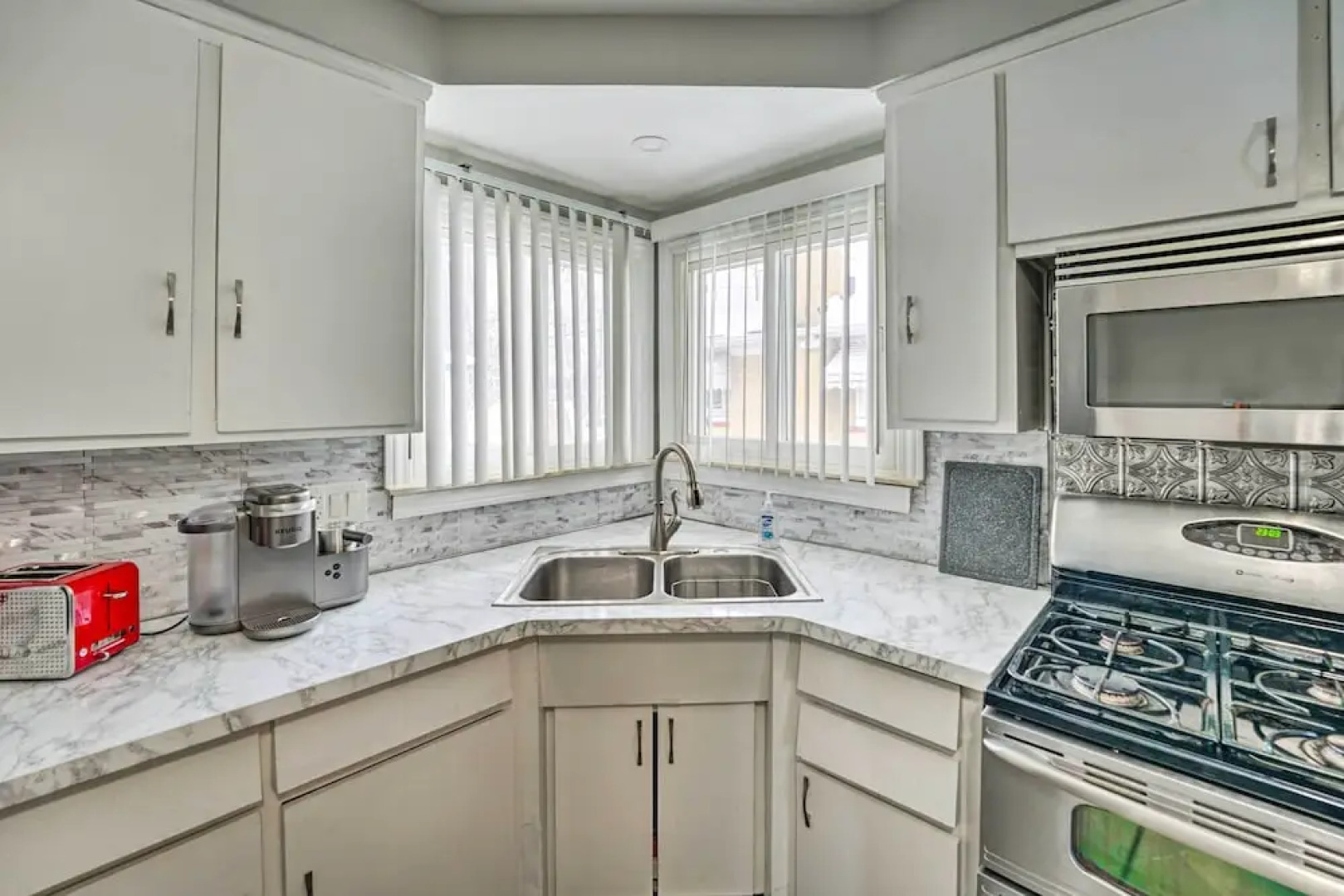 Westland Home w/ Yard ~ 20 Mi to Downtown Detroit!