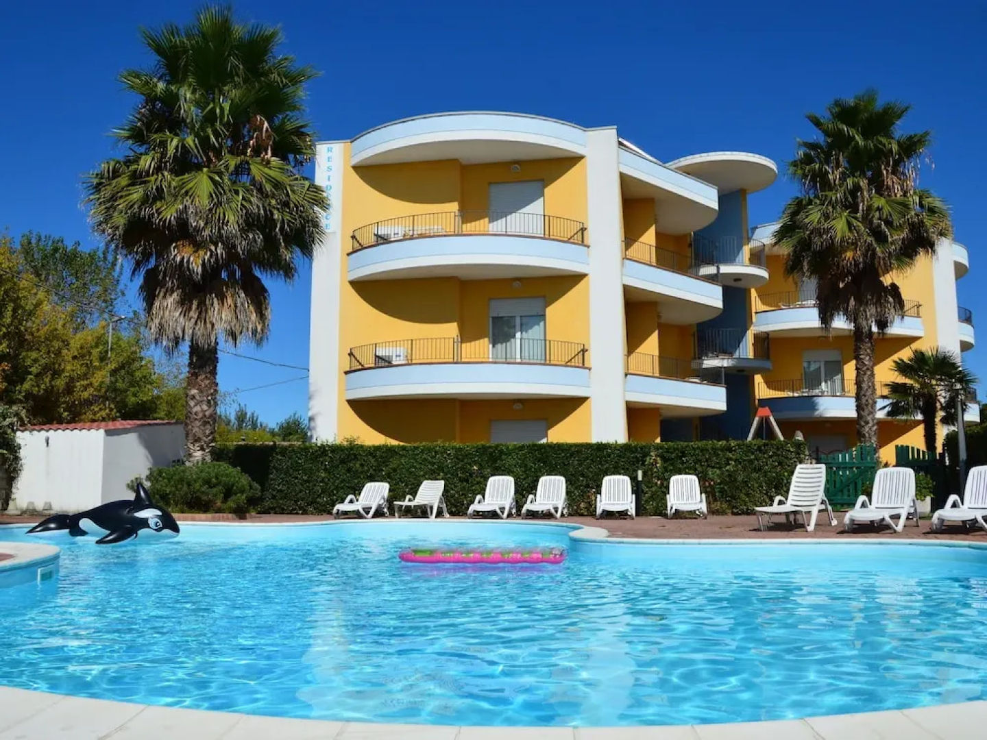 House in Residence With Swimming Pool, Near the Sea