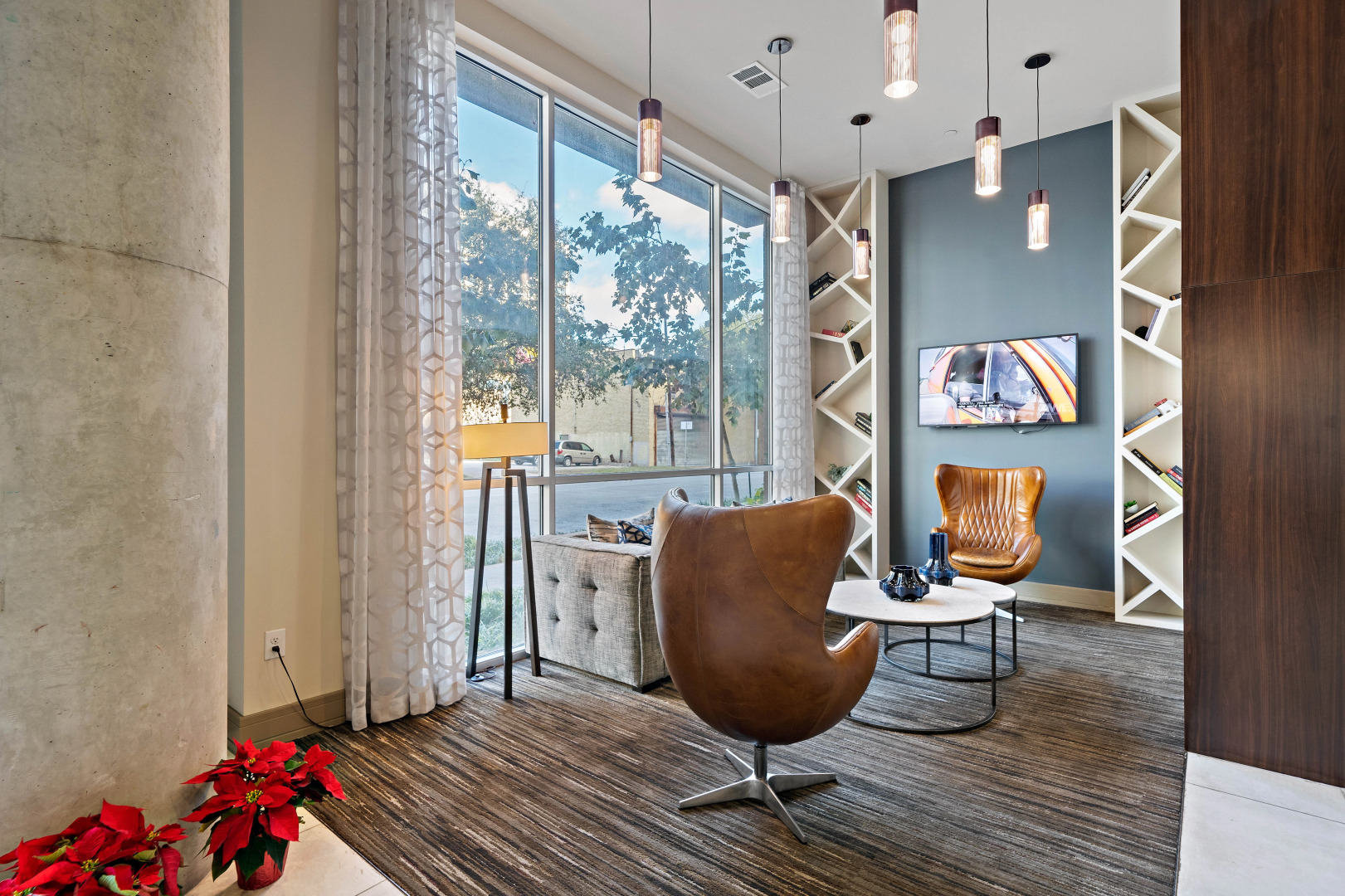 Spacious Apt With Amenities! Downtown Location!