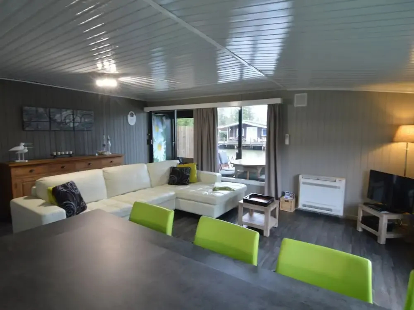 Modern Waterfront Chalet