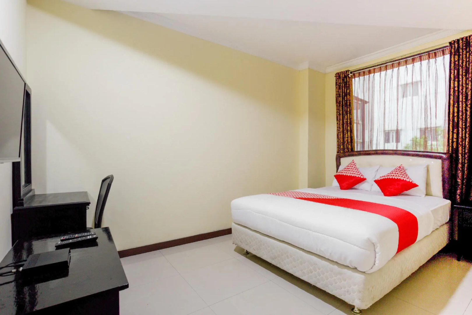 RedDoorz near City Walk Lippo Cikarang