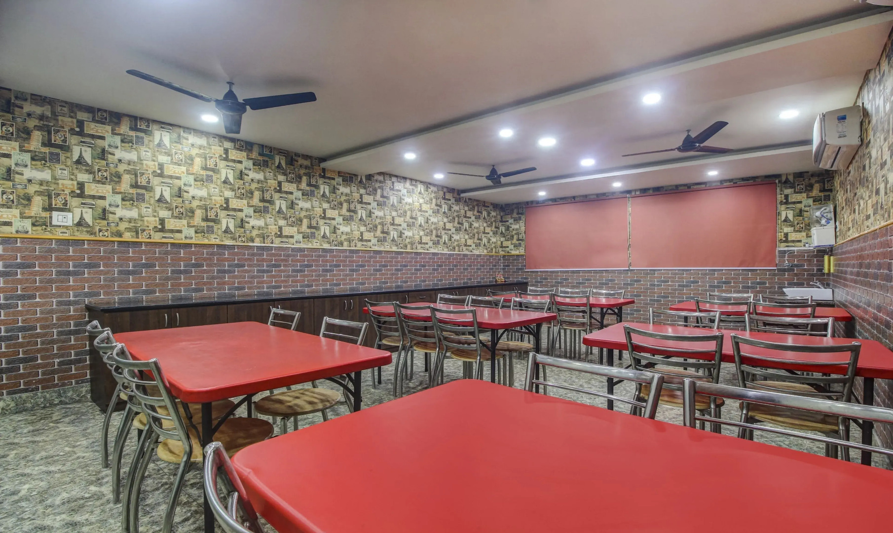 Itsy by Treebo - Golden Fiesta