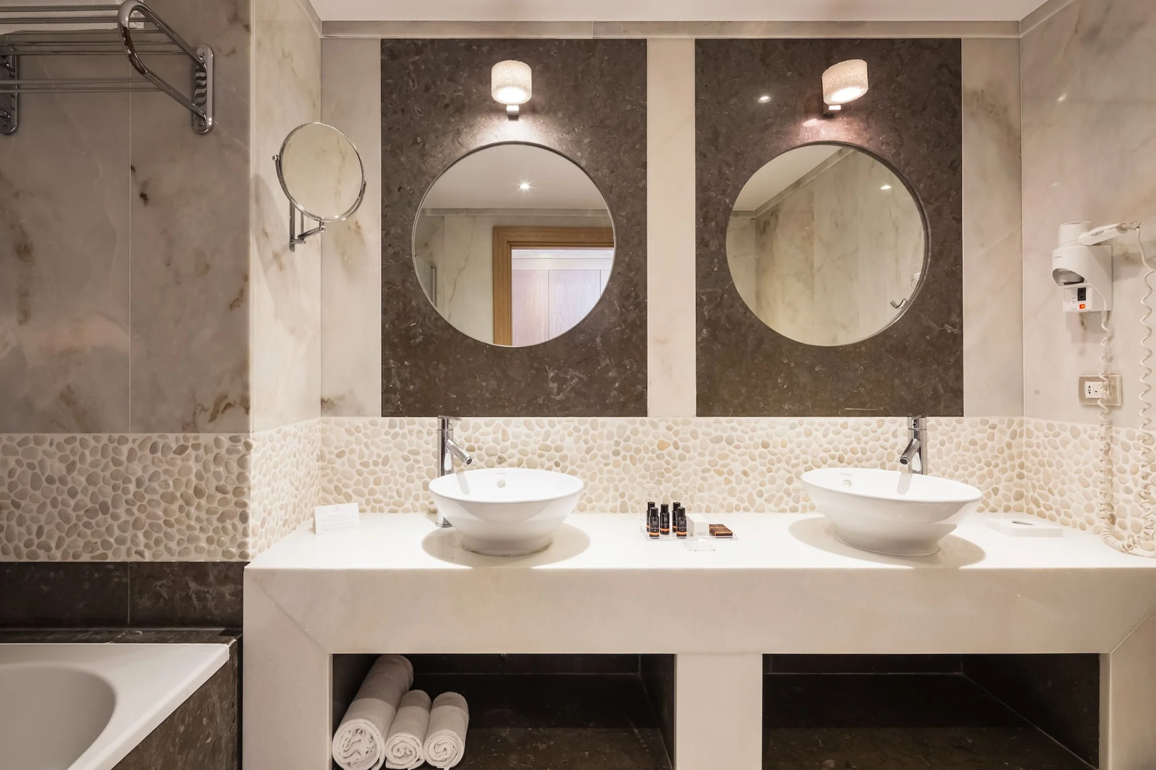 Sesimbra Oceanfront Hotel
