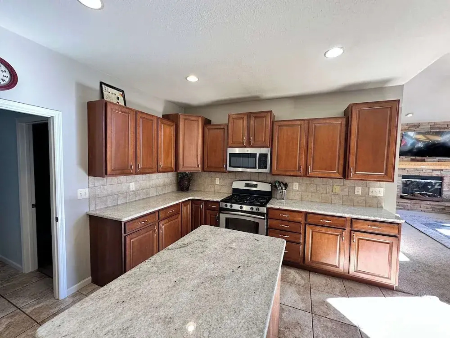 Lake It Easy - Waterfront Getaway With 7 Bedrooms!