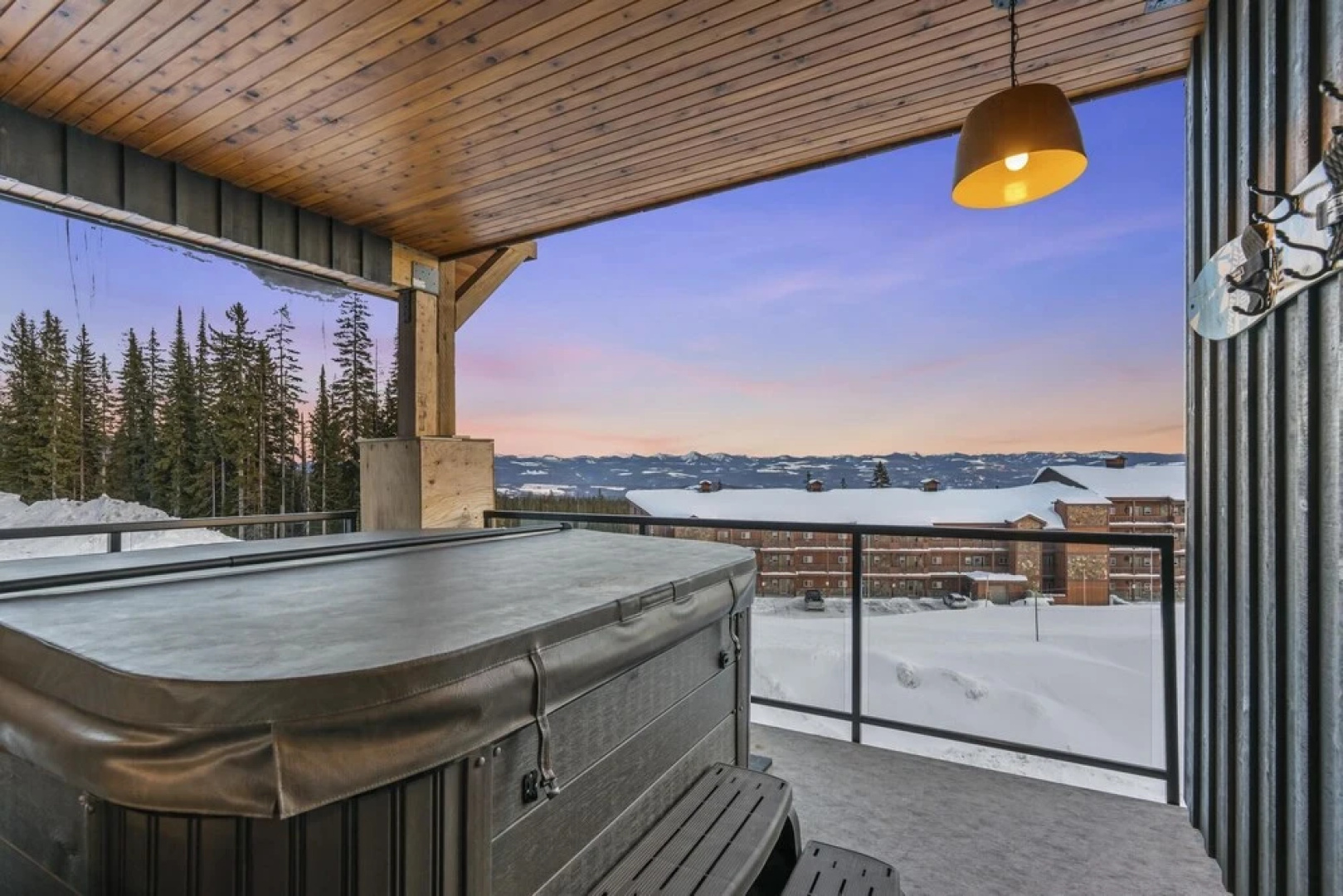 Chalet Monashee-brand New High End W/amazing Views