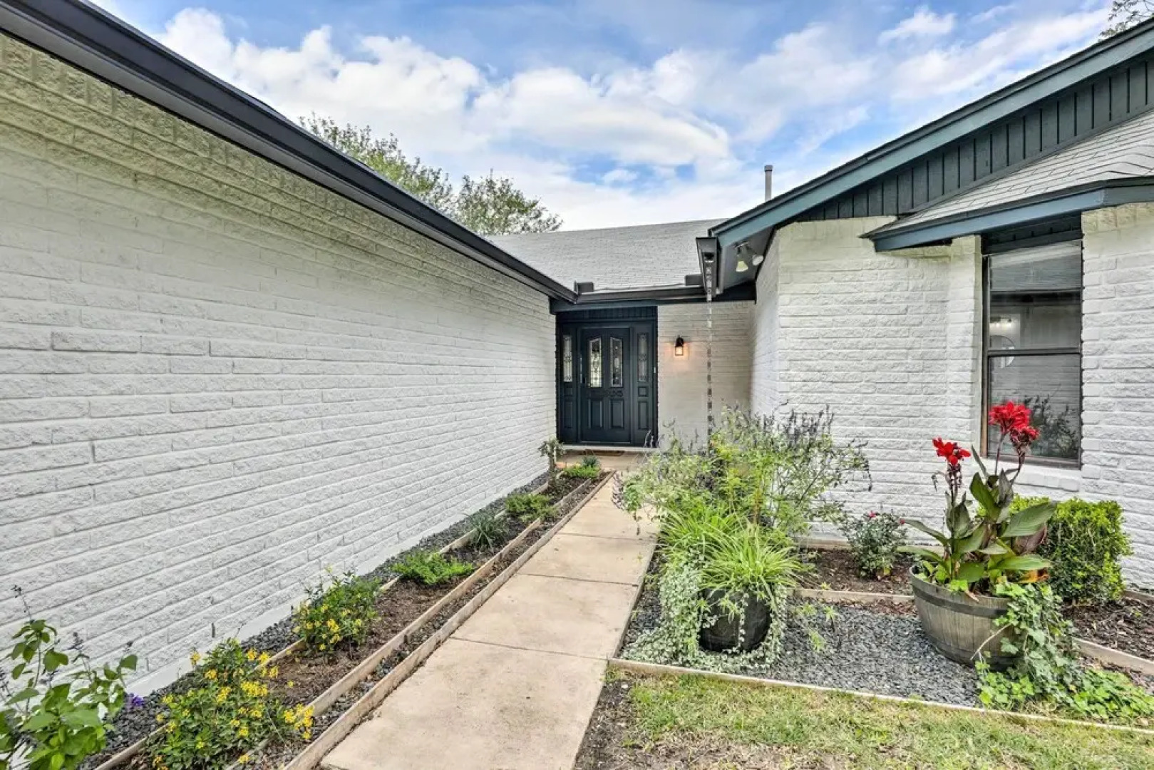 Pet-friendly Lockhart Home w/ Private Yard!
