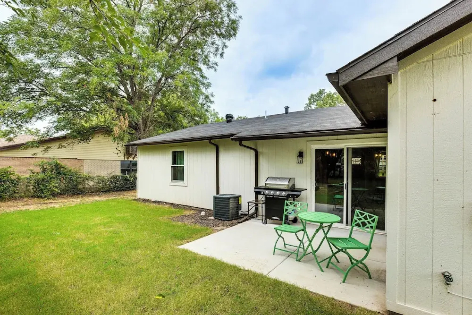 Walk to Lewisville Lake: Dog-friendly Texas Home