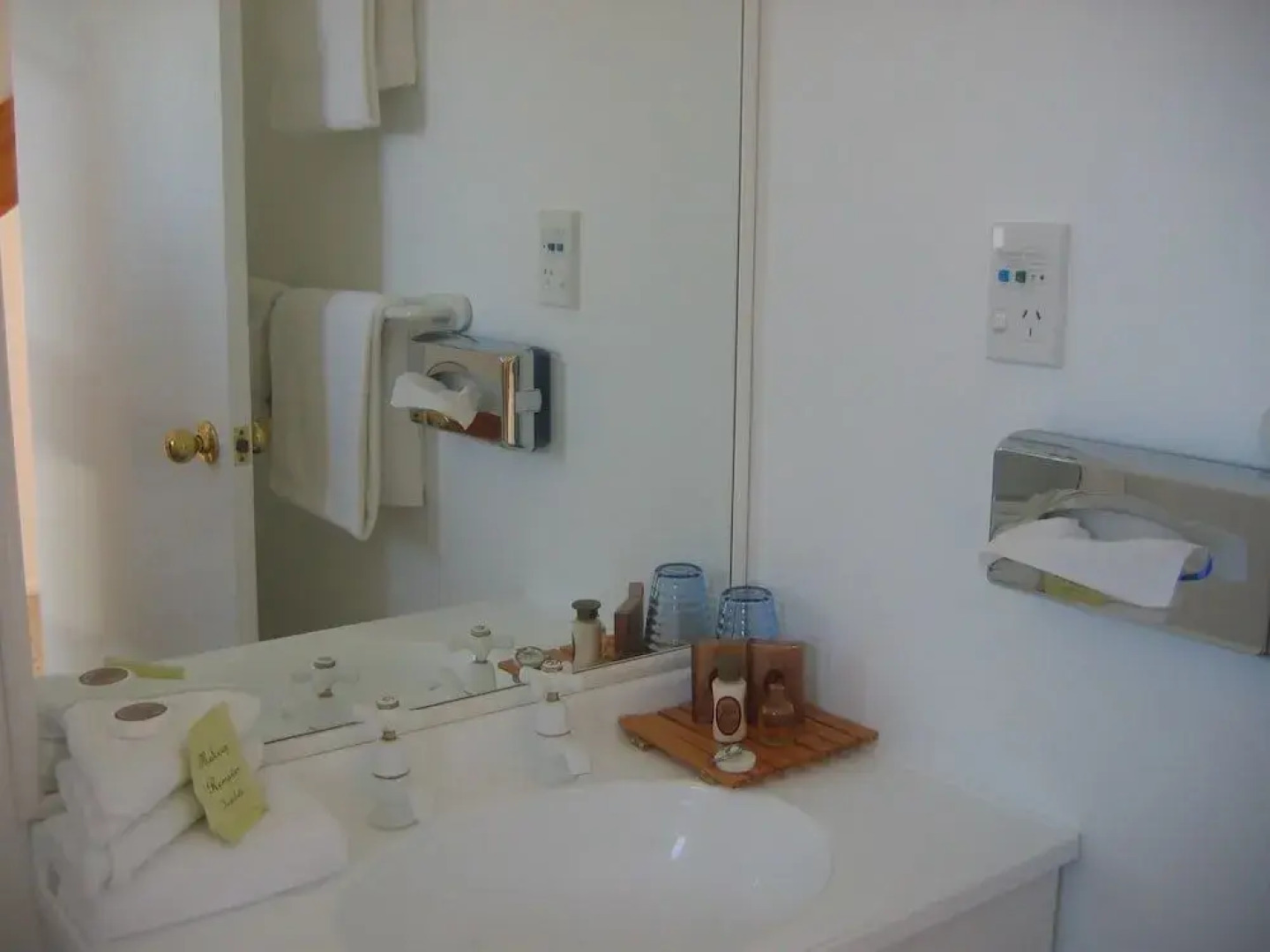 The Claremont Motels & Apartments