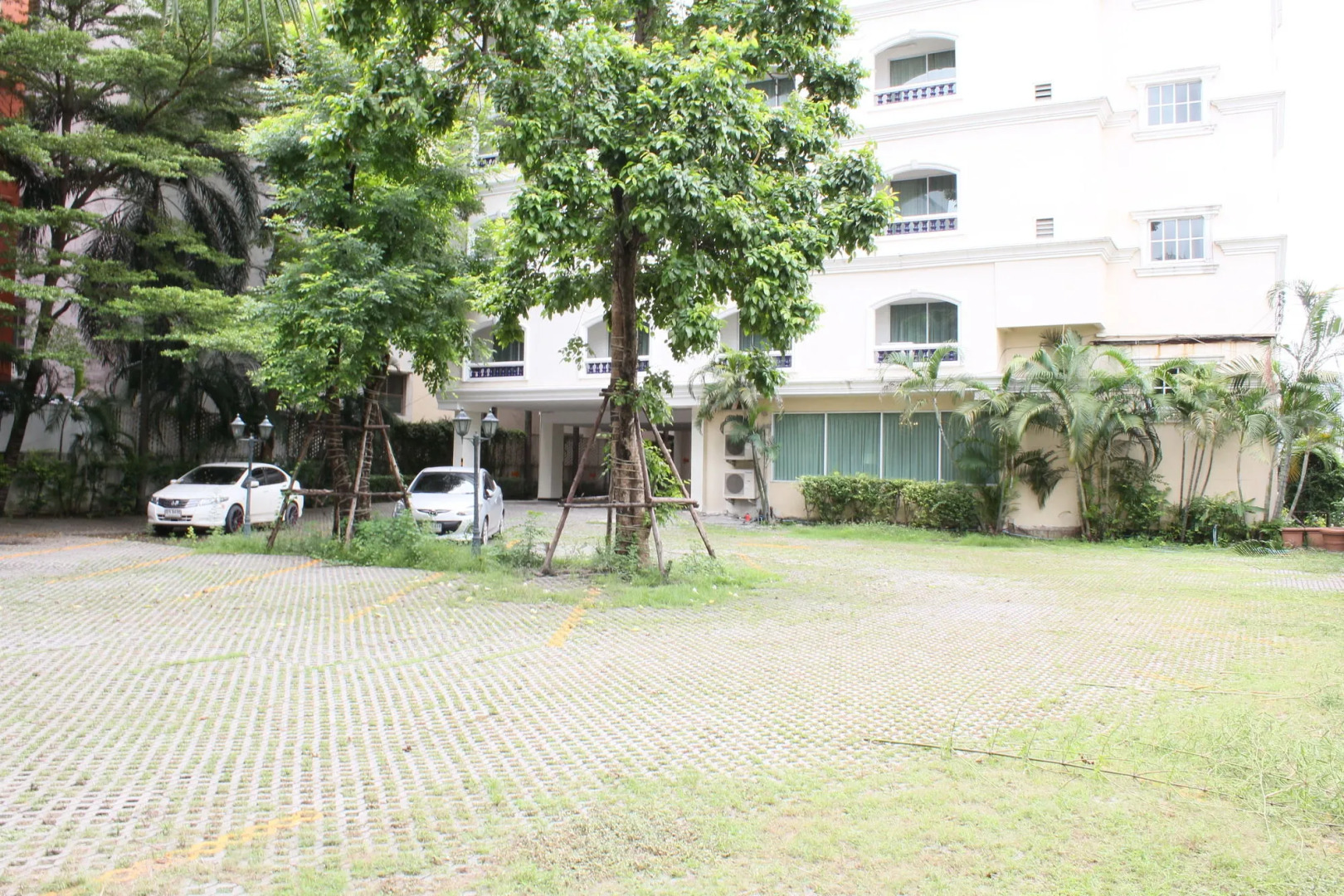 Romance Hotel Srinakarin