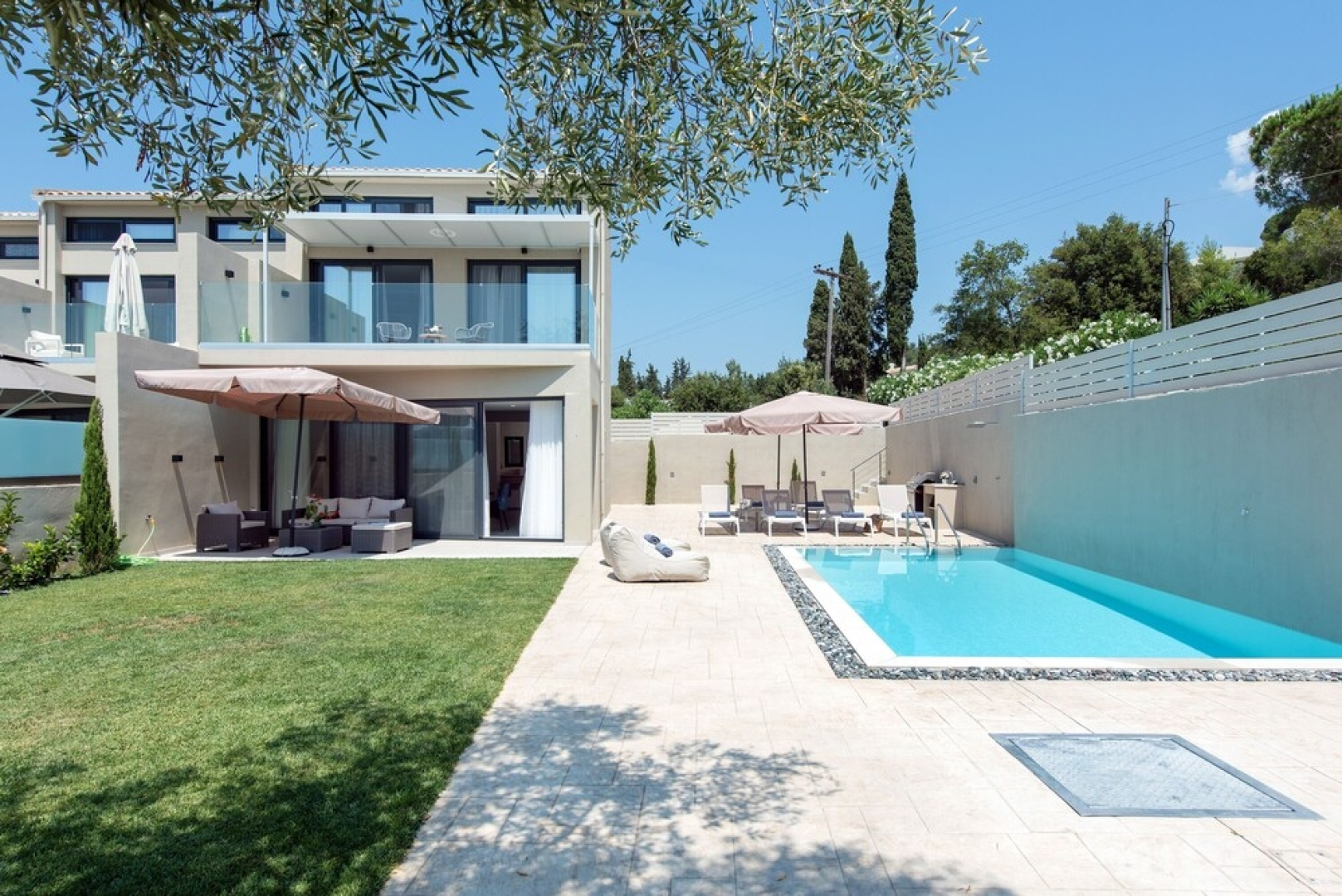 White Swan Villa by White Dream Villas