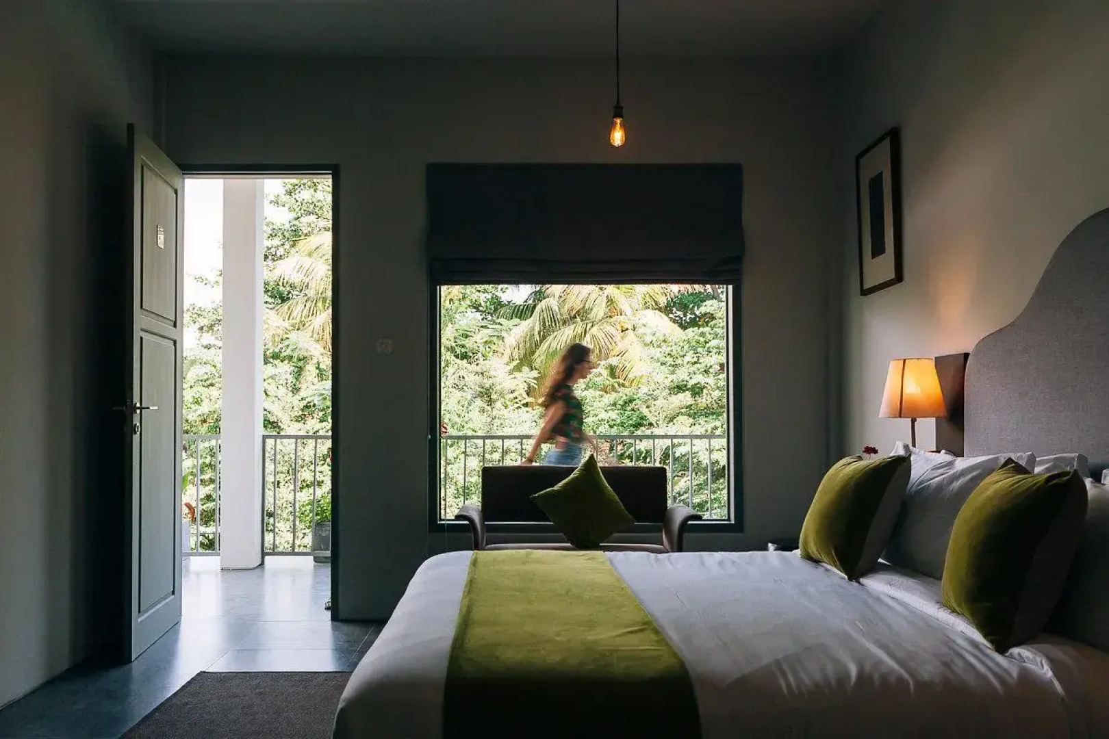 Lovinalife Room & Cafe