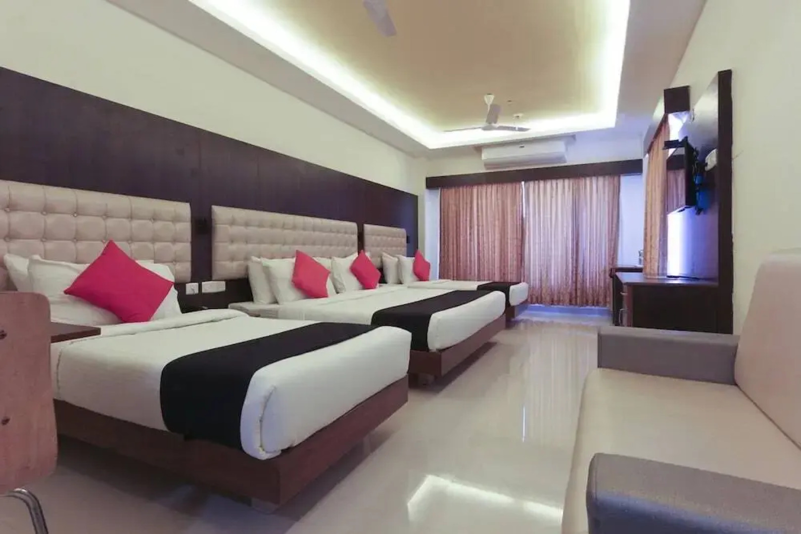 Hotel Saravana Bhavan by OYO Rooms