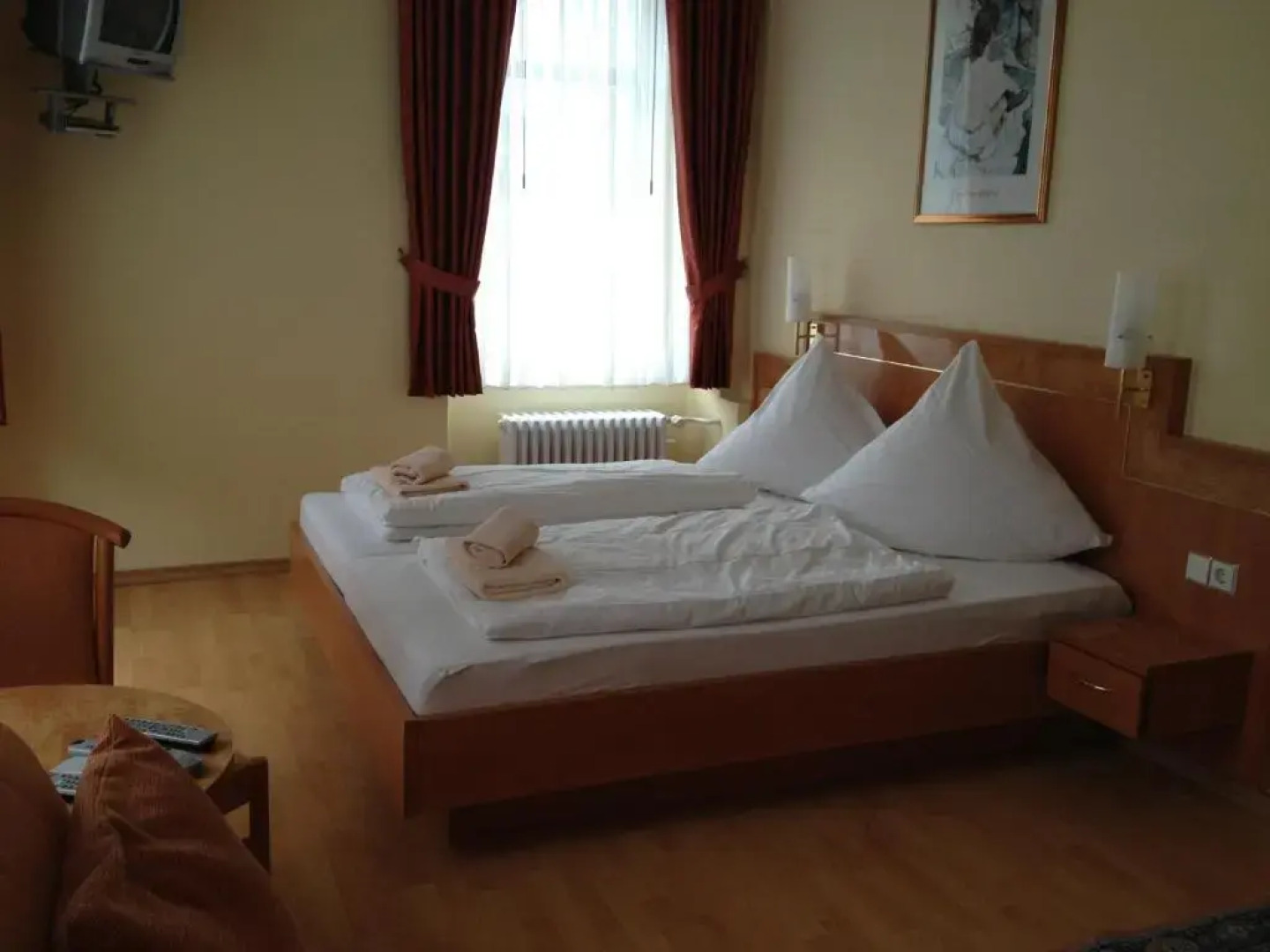 Yumi Hotel Sushi-Steaks & Friends