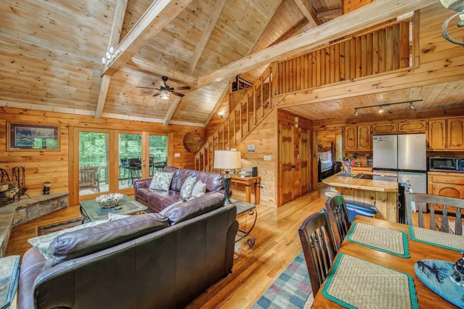 Bear Track Falls Peaceful, Quiet Mtn. Retreat!