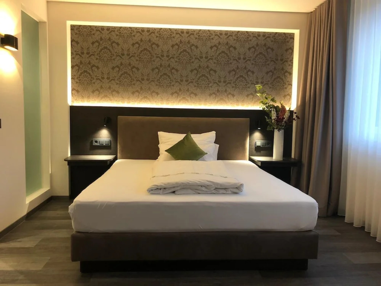 in2 The Boardinghouse