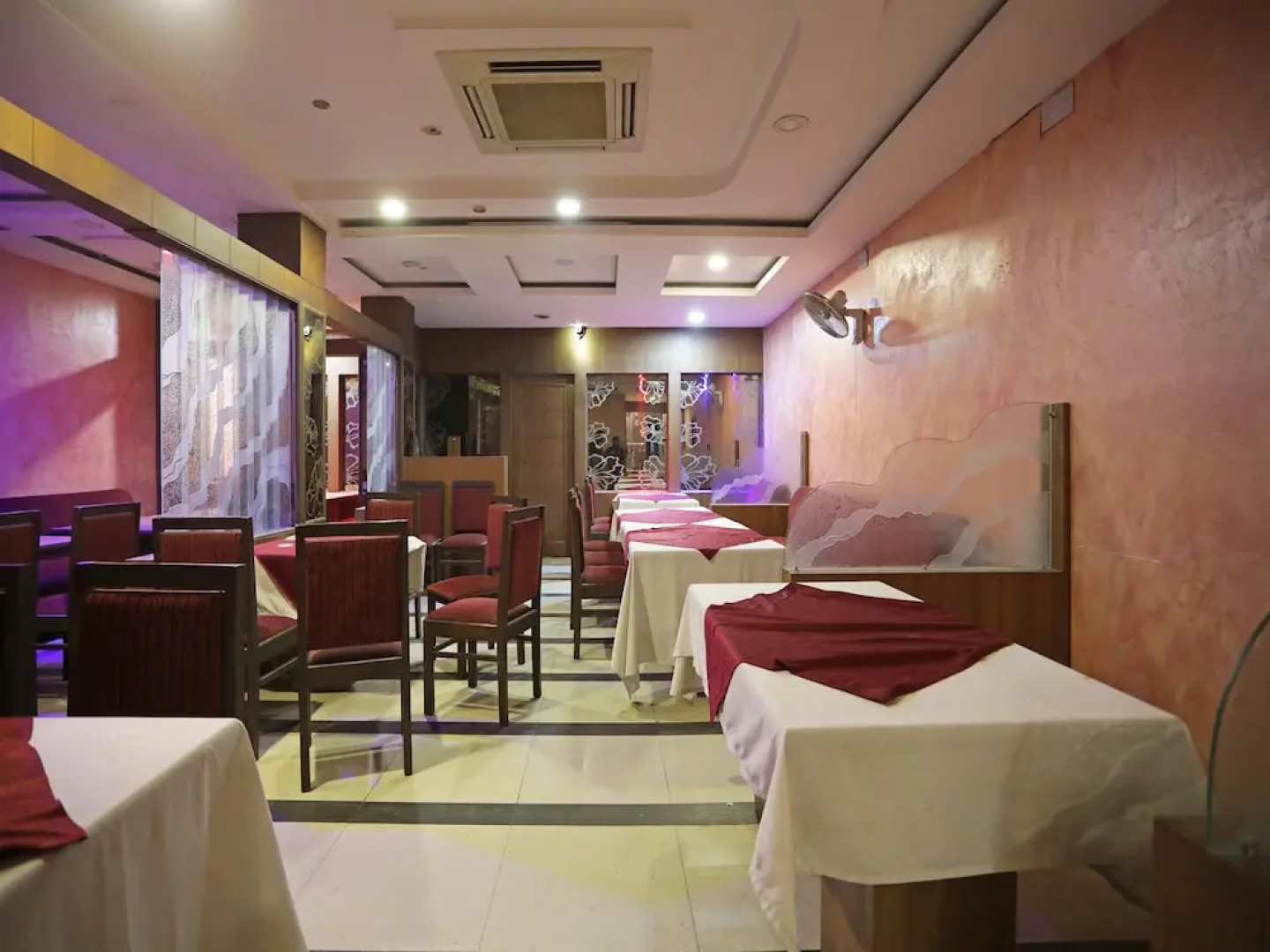 OYO 11061 Hotel Awesome