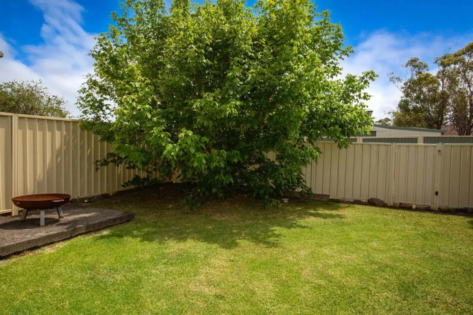 Sunbaker Beach House - 4 Mins to Beach - Pet Friendly with Fire Pit