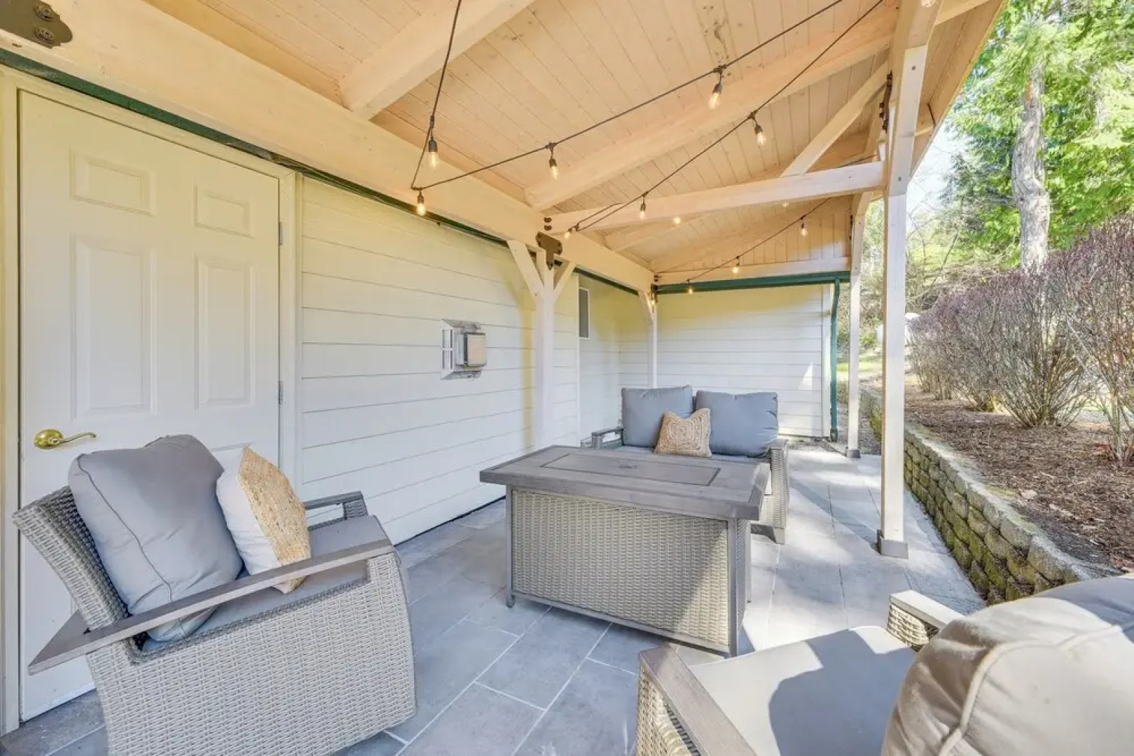 Waterfront Washington Getaway w/ Hot Tub & Deck!