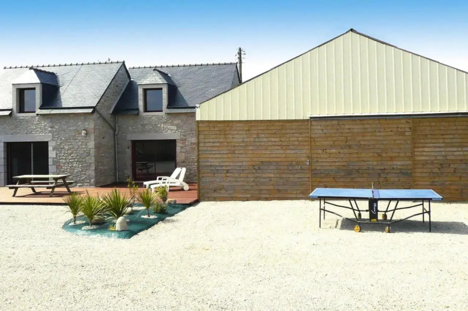 Semi-detached house with sea views, Cléder