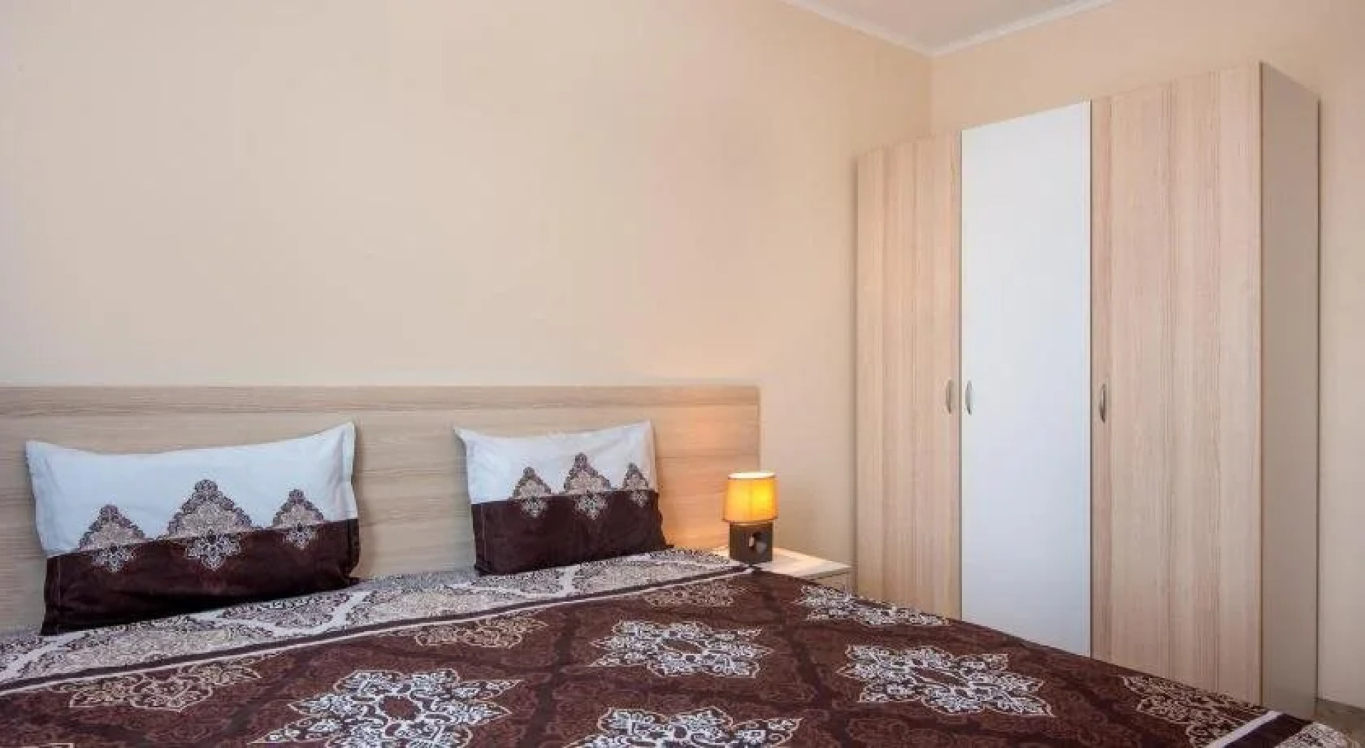 Esteban Apartcomplex