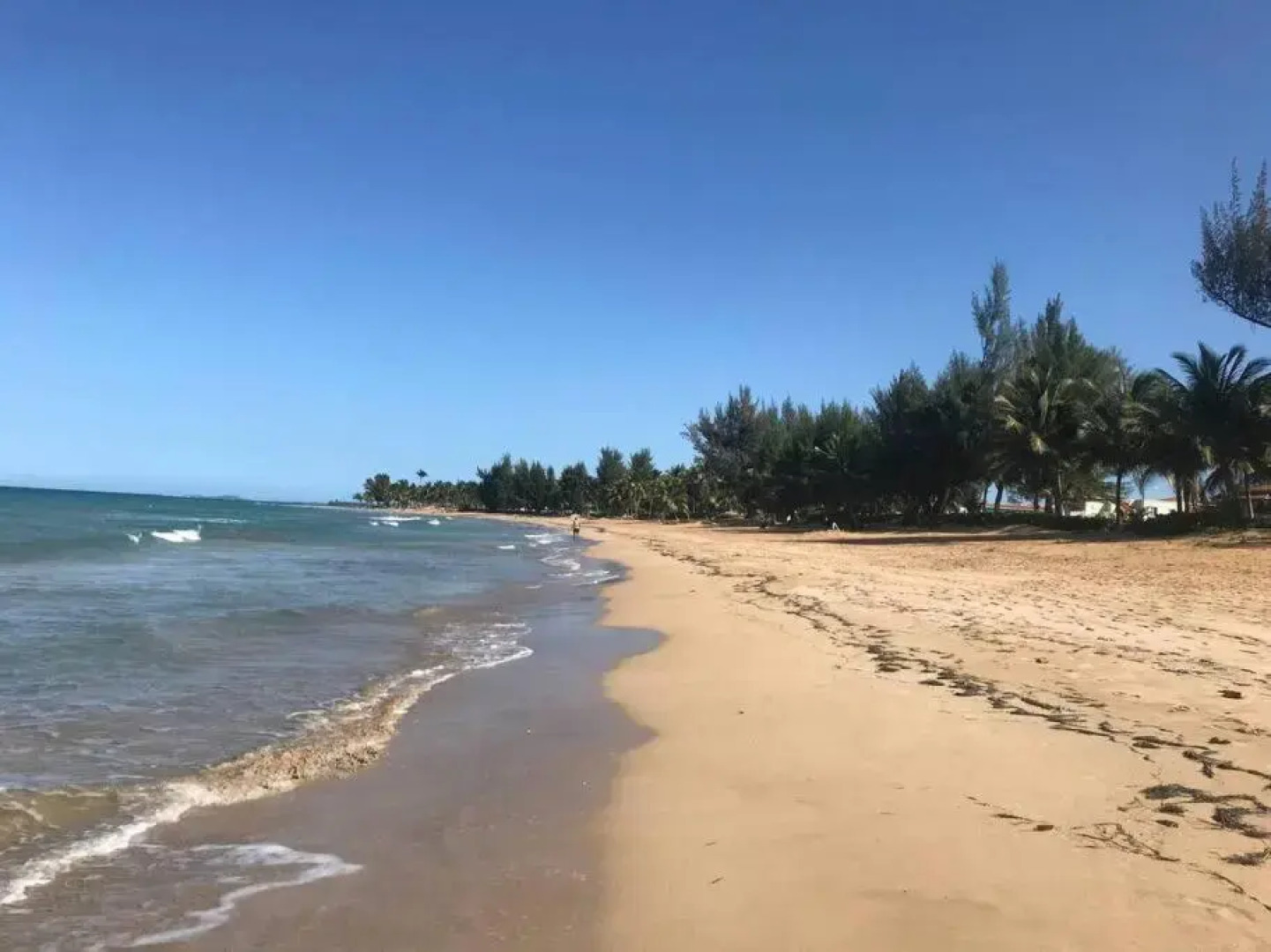 3 Bedroom Apt. close to main beaches/ attractions