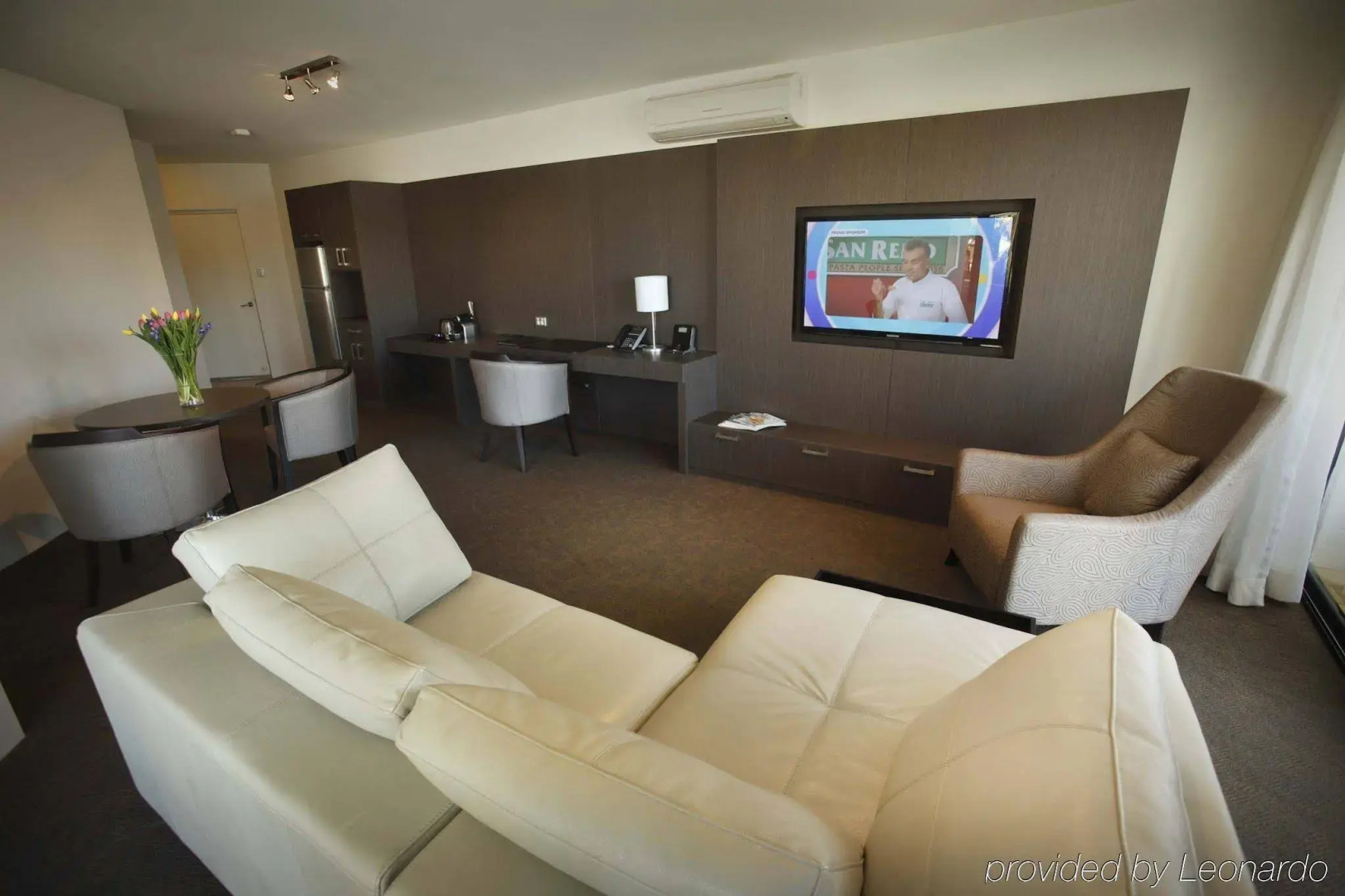 Pier 21 Riverside Apartment Hotel