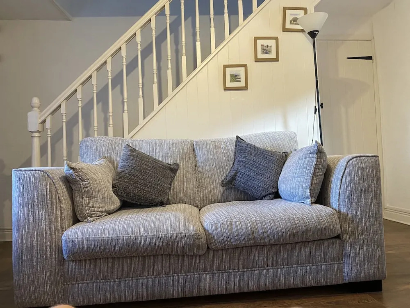 Cottage Sleeps3-fireplace-balcony-garden-mountain