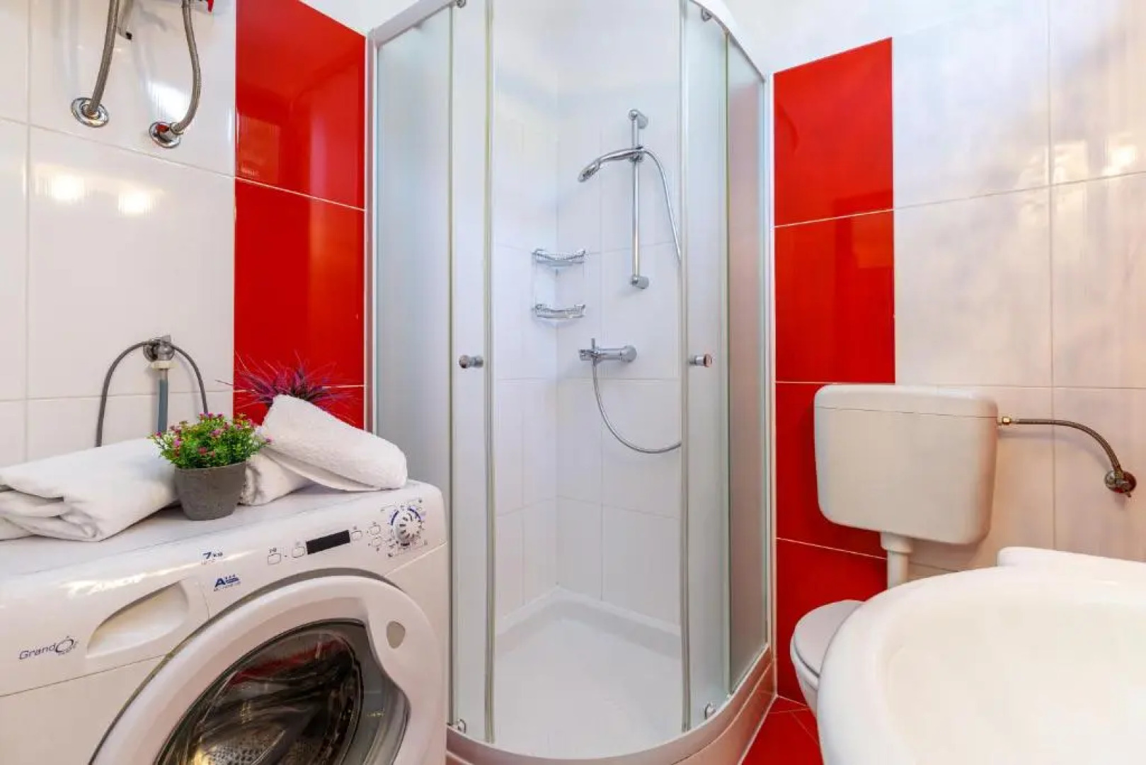 Apartments Kiki 150 METERS TO THE BEACH