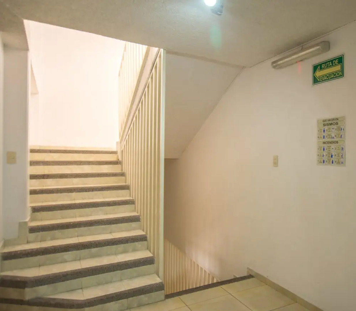 Suites Poliforum Inn